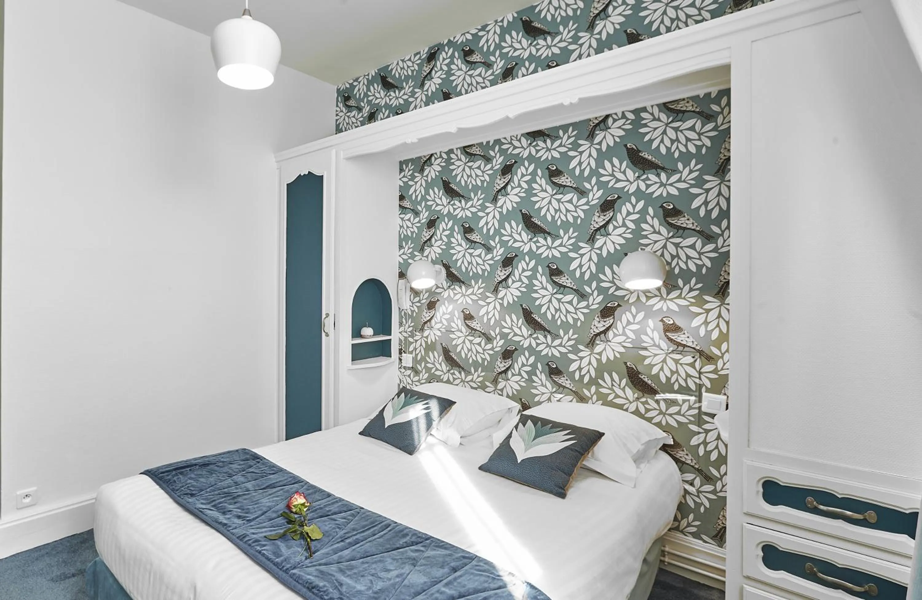 Photo of the whole room, Bed in Hôtel Les Nations The Originals Boutique VICHY