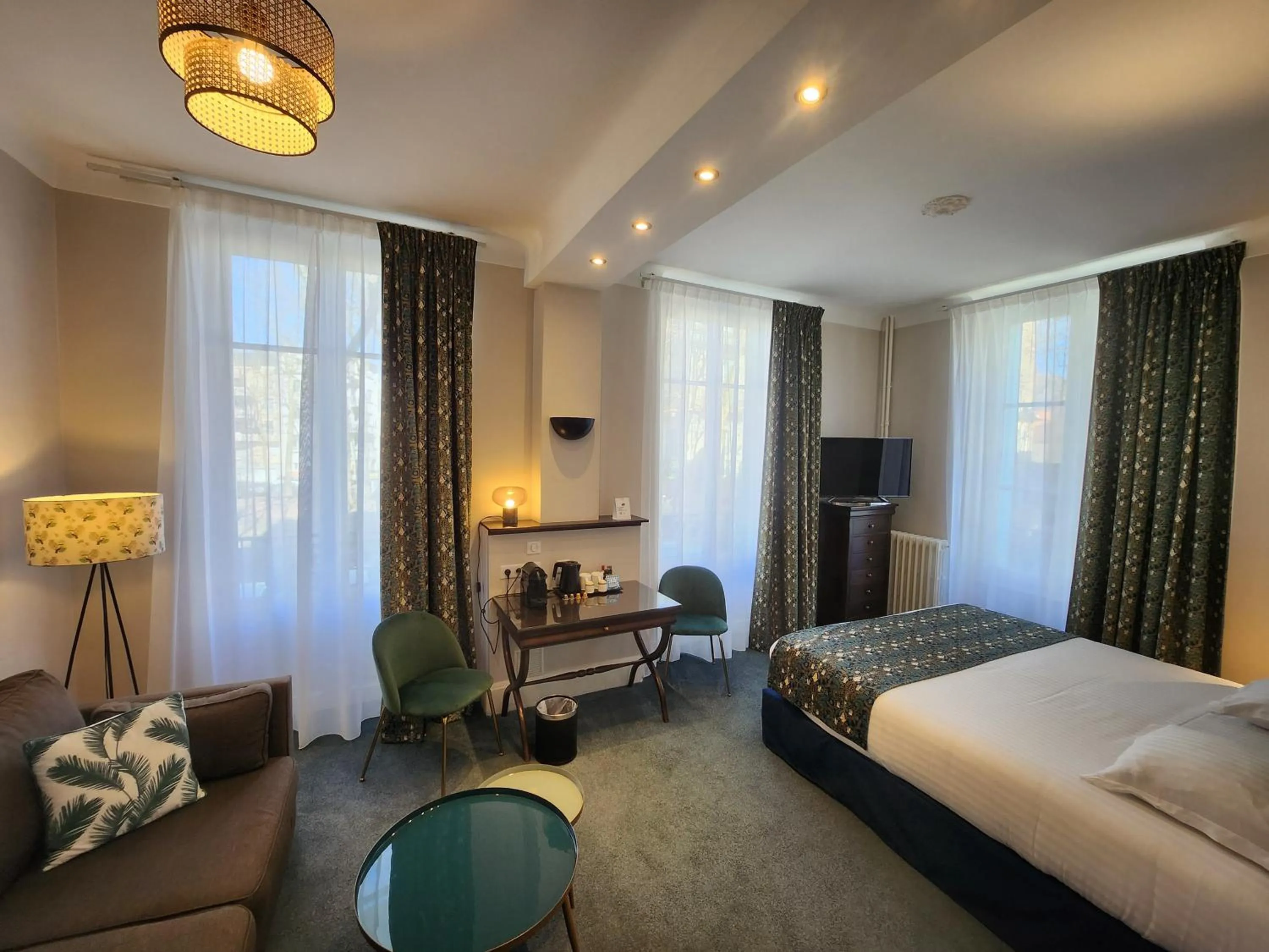 Bedroom, Bed in Hôtel Les Nations The Originals Boutique VICHY