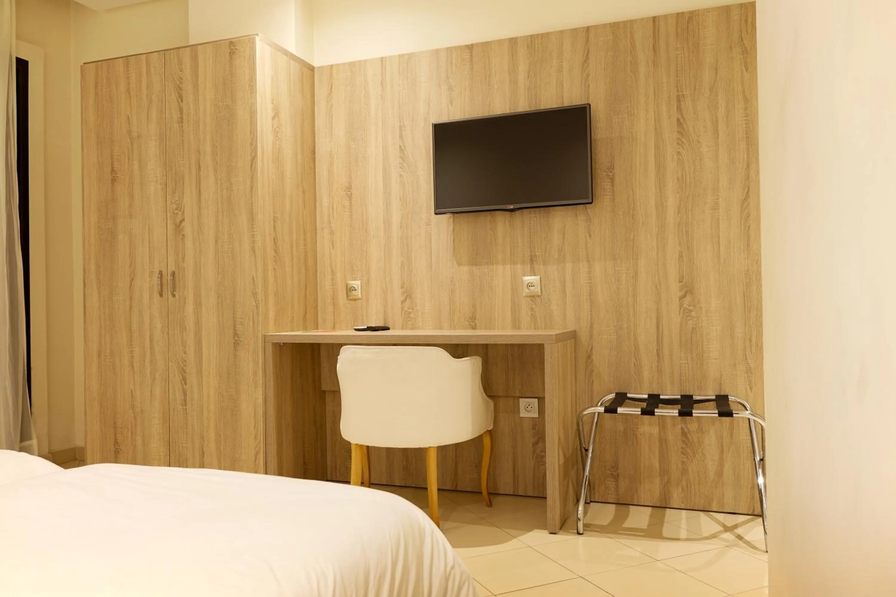 TV and multimedia, Bed in Hotel El Djenina