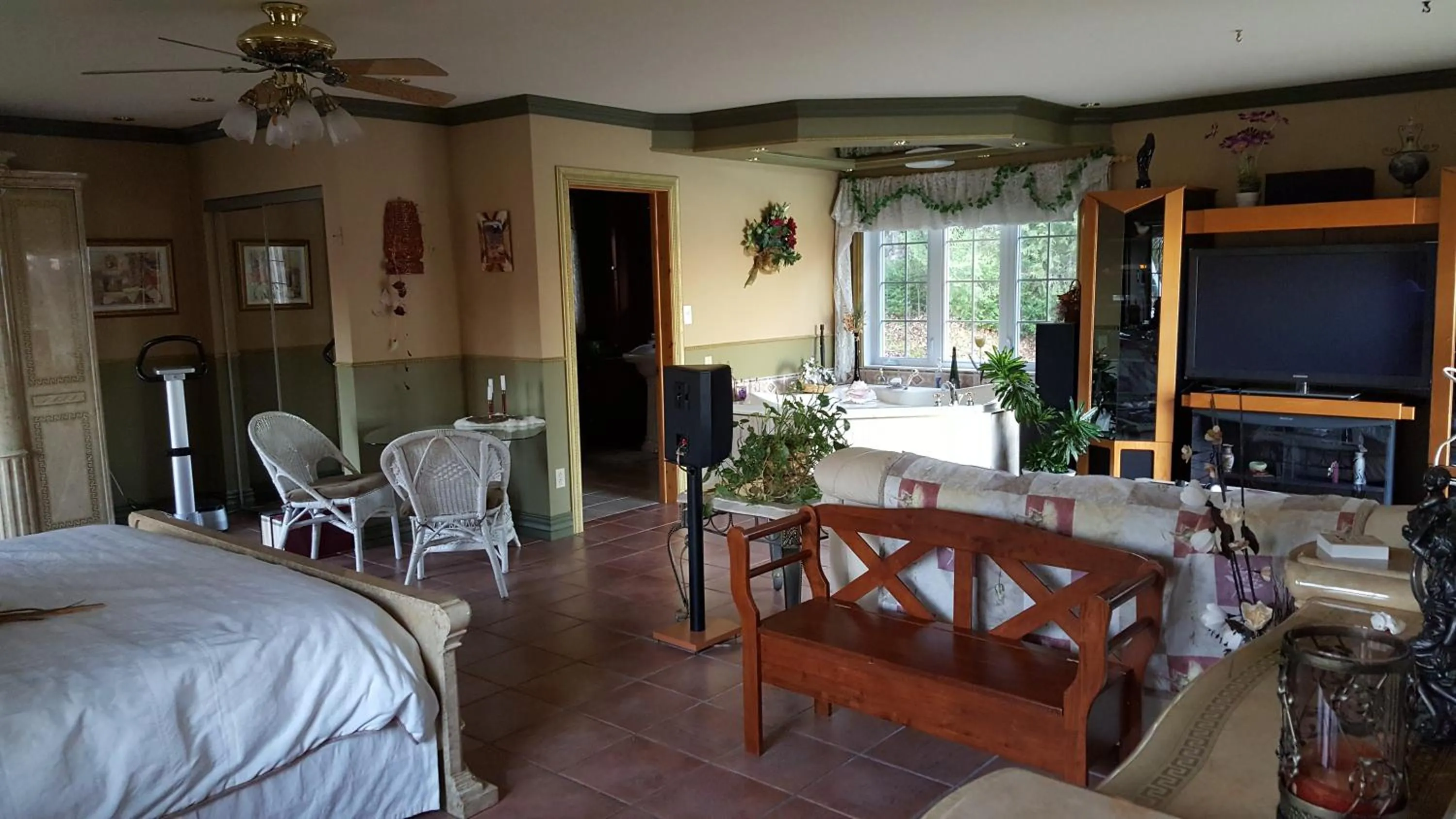 Shower, Bed in Au Soleil Couchant