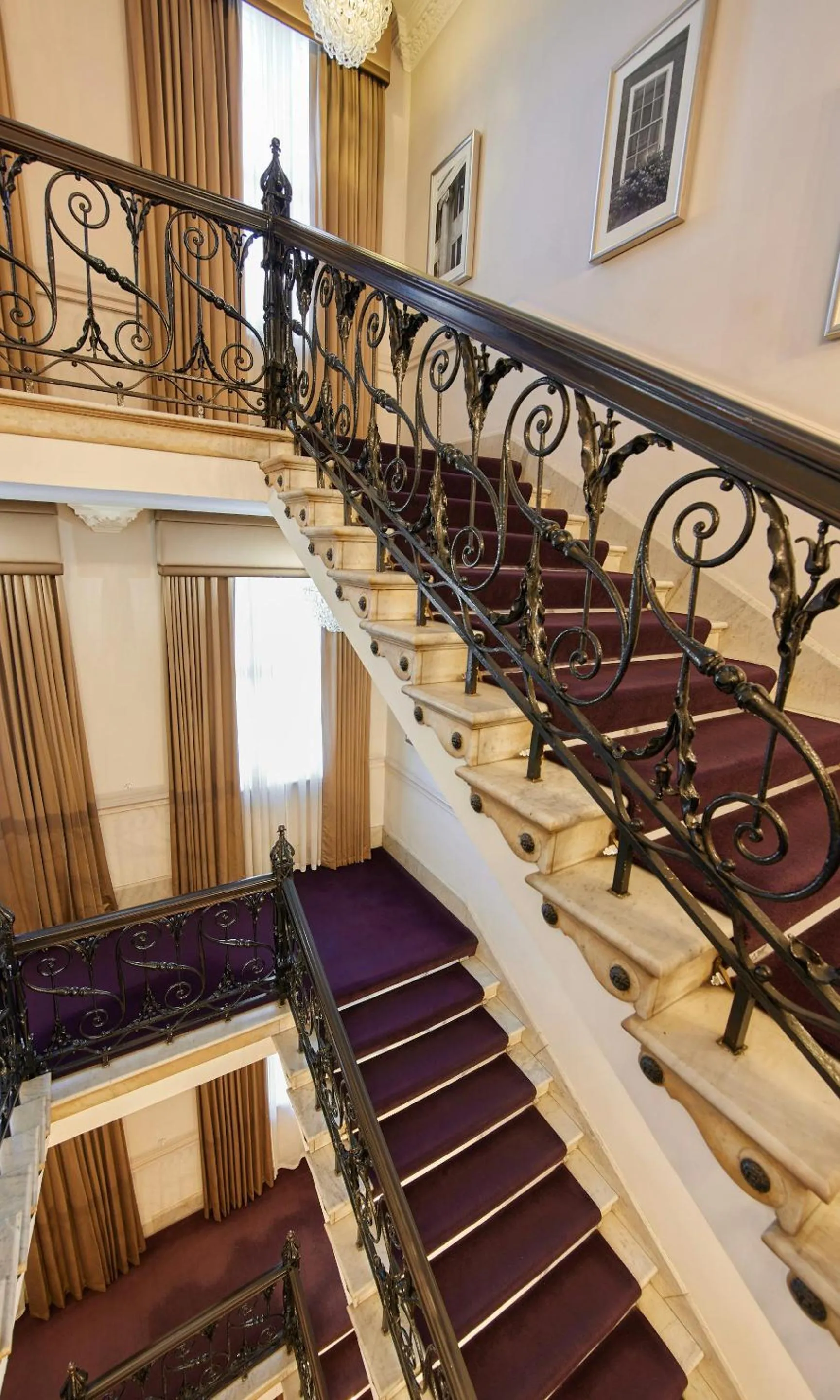 Property building in Thistle London Holborn