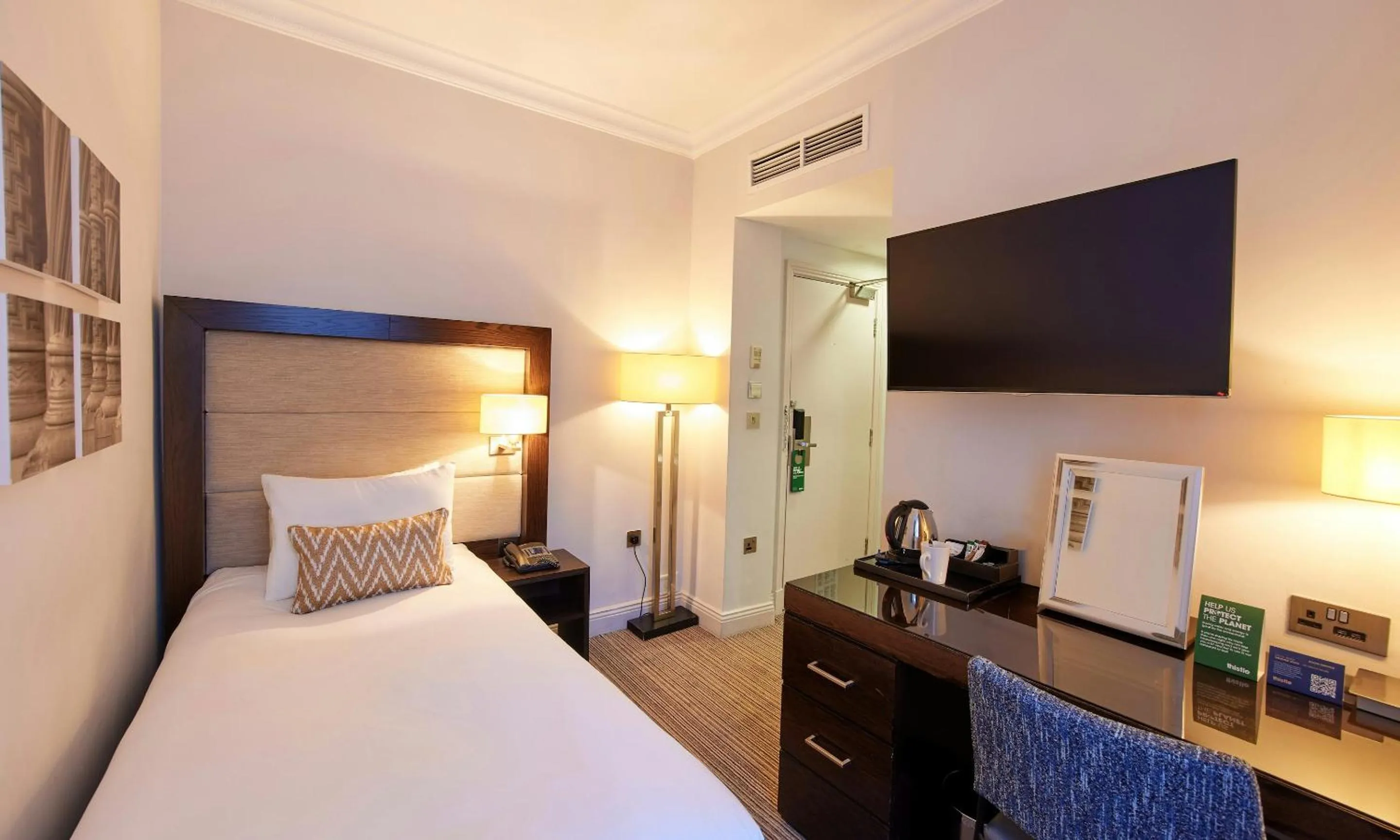 Bedroom, Bed in Thistle London Holborn