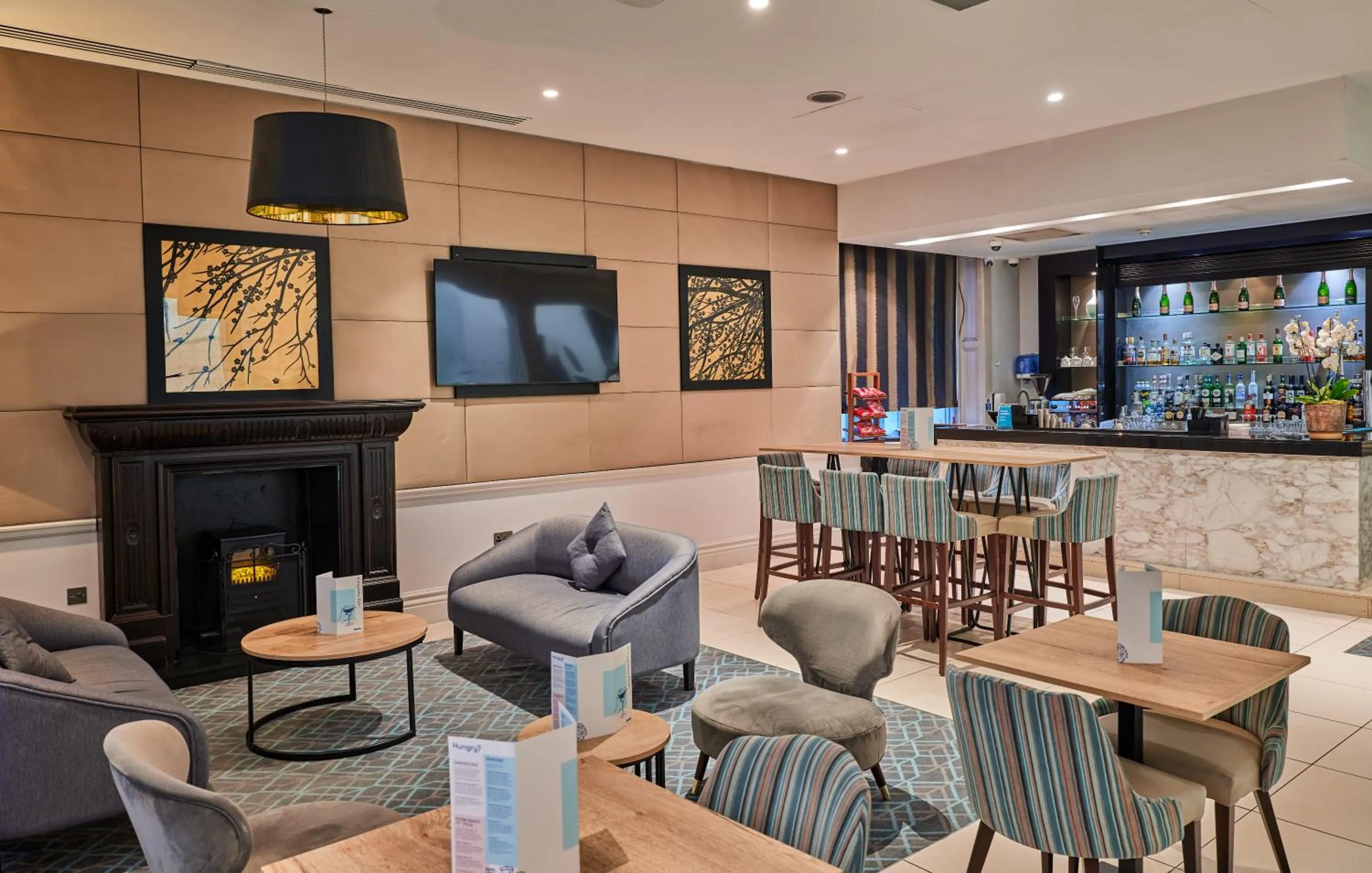 Lounge or bar in Thistle London Holborn