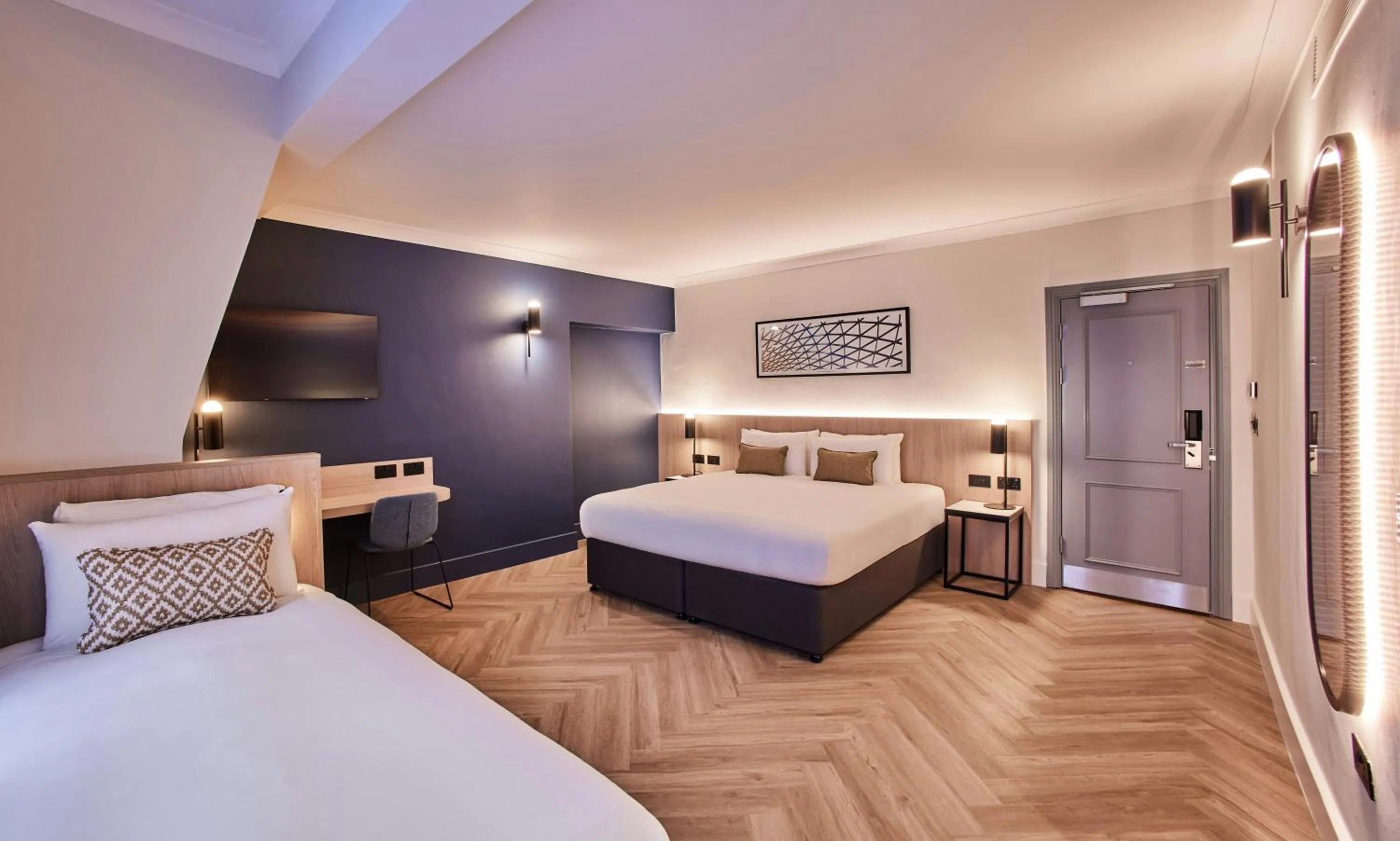 Photo of the whole room, Bed in Thistle London Bloomsbury Park