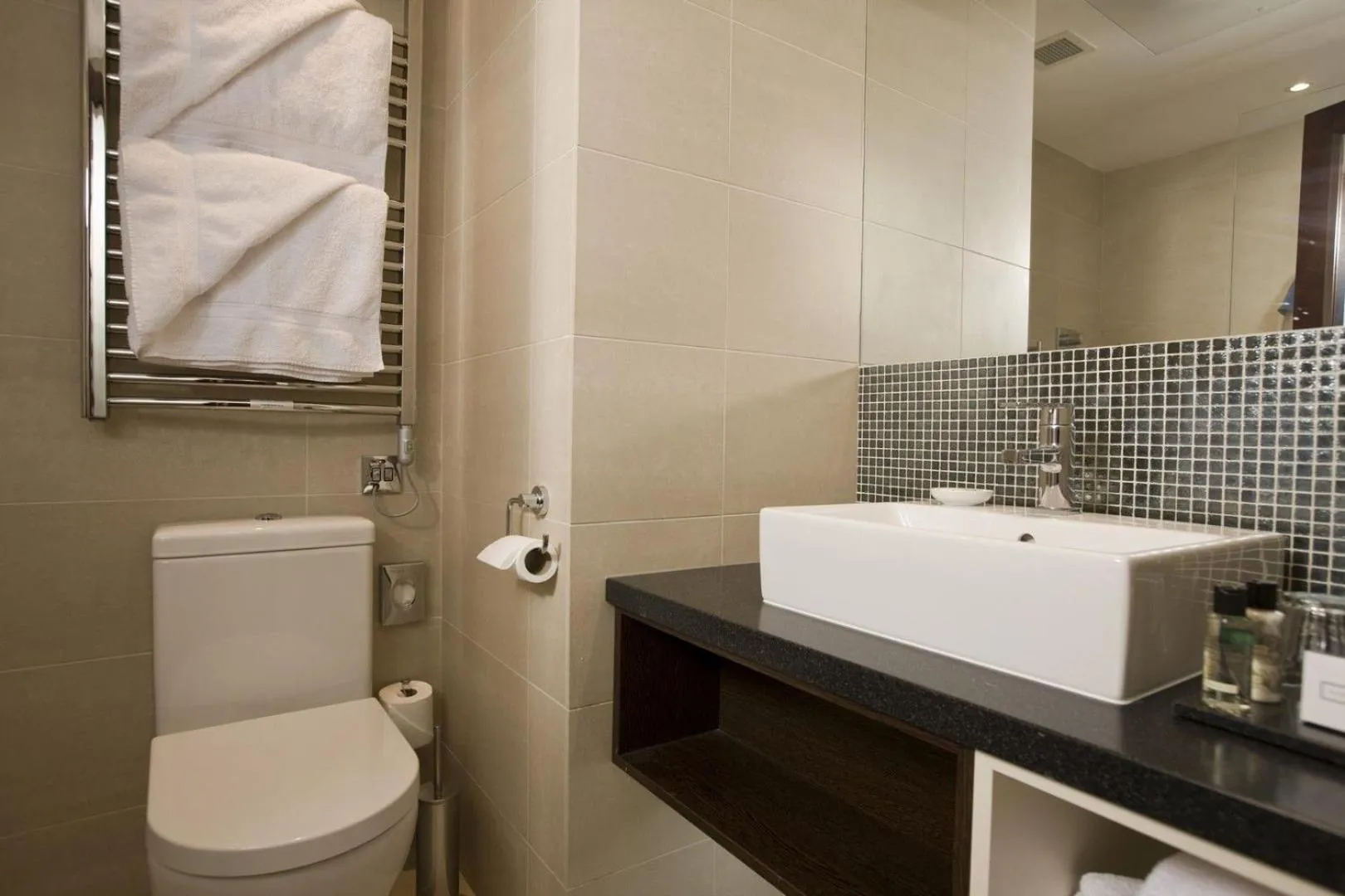 Bathroom in Hotel du Vin Cannizaro House Wimbledon