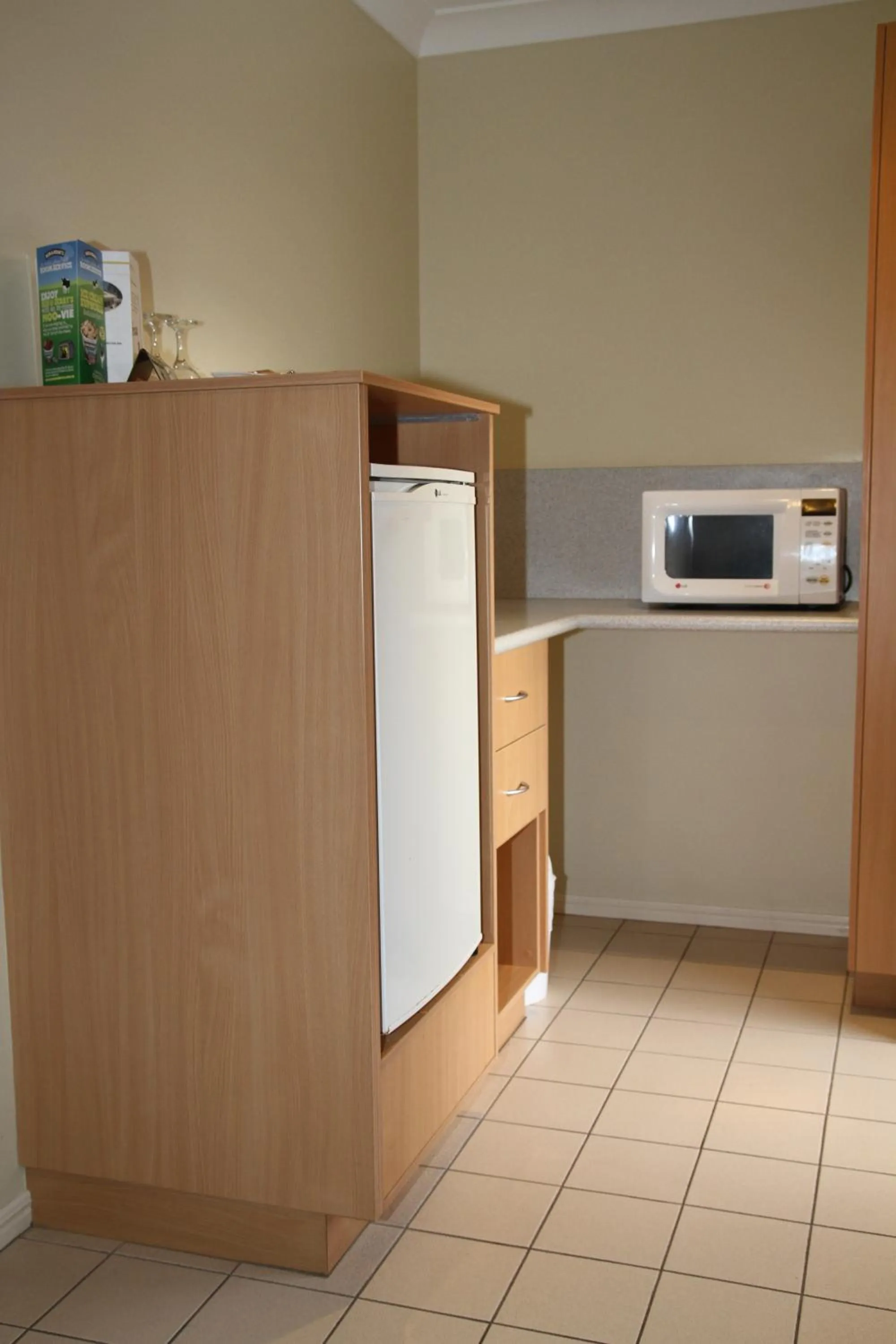 Coffee/tea facilities in Country Roads Motor Inn Gayndah