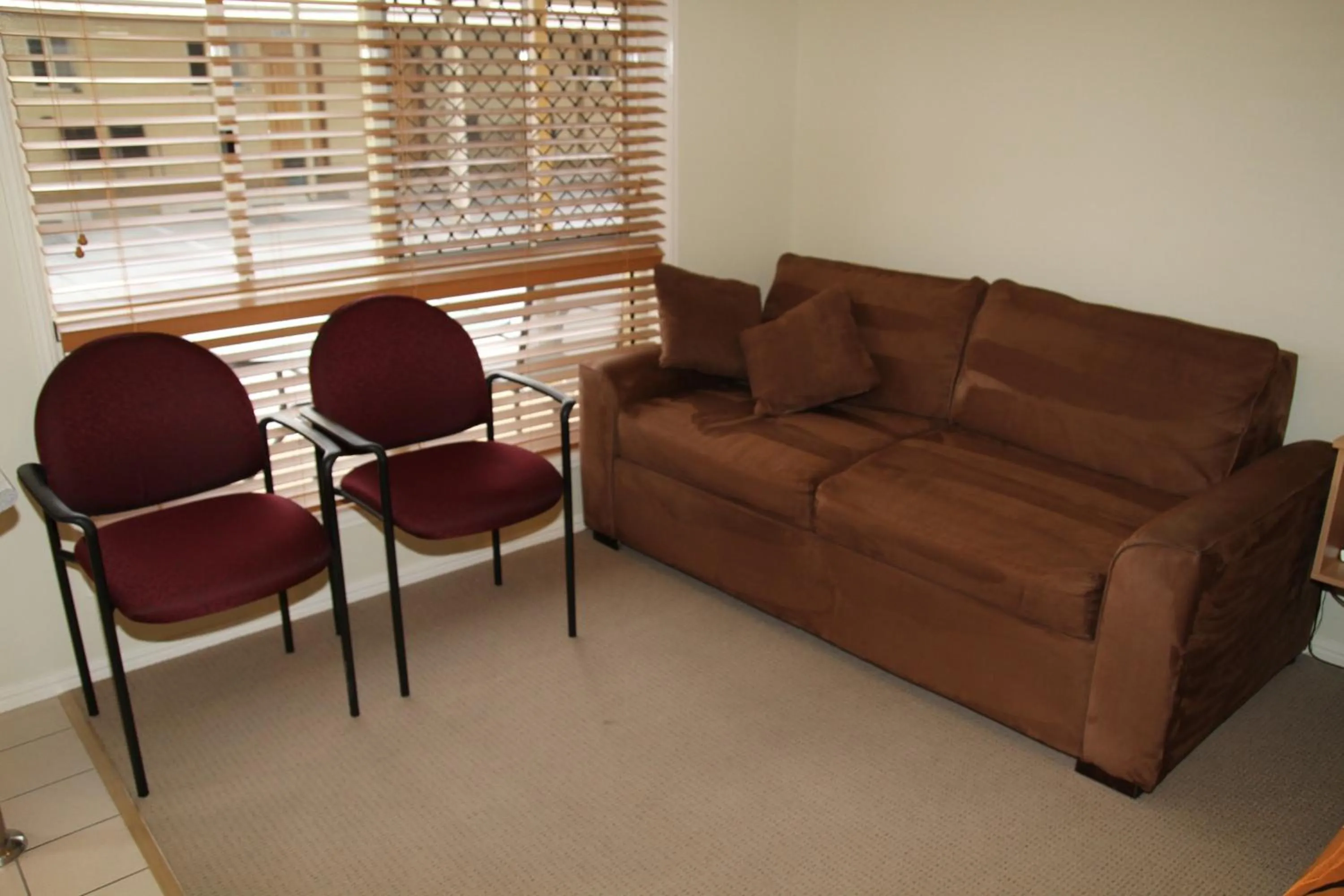Living room in Country Roads Motor Inn Gayndah
