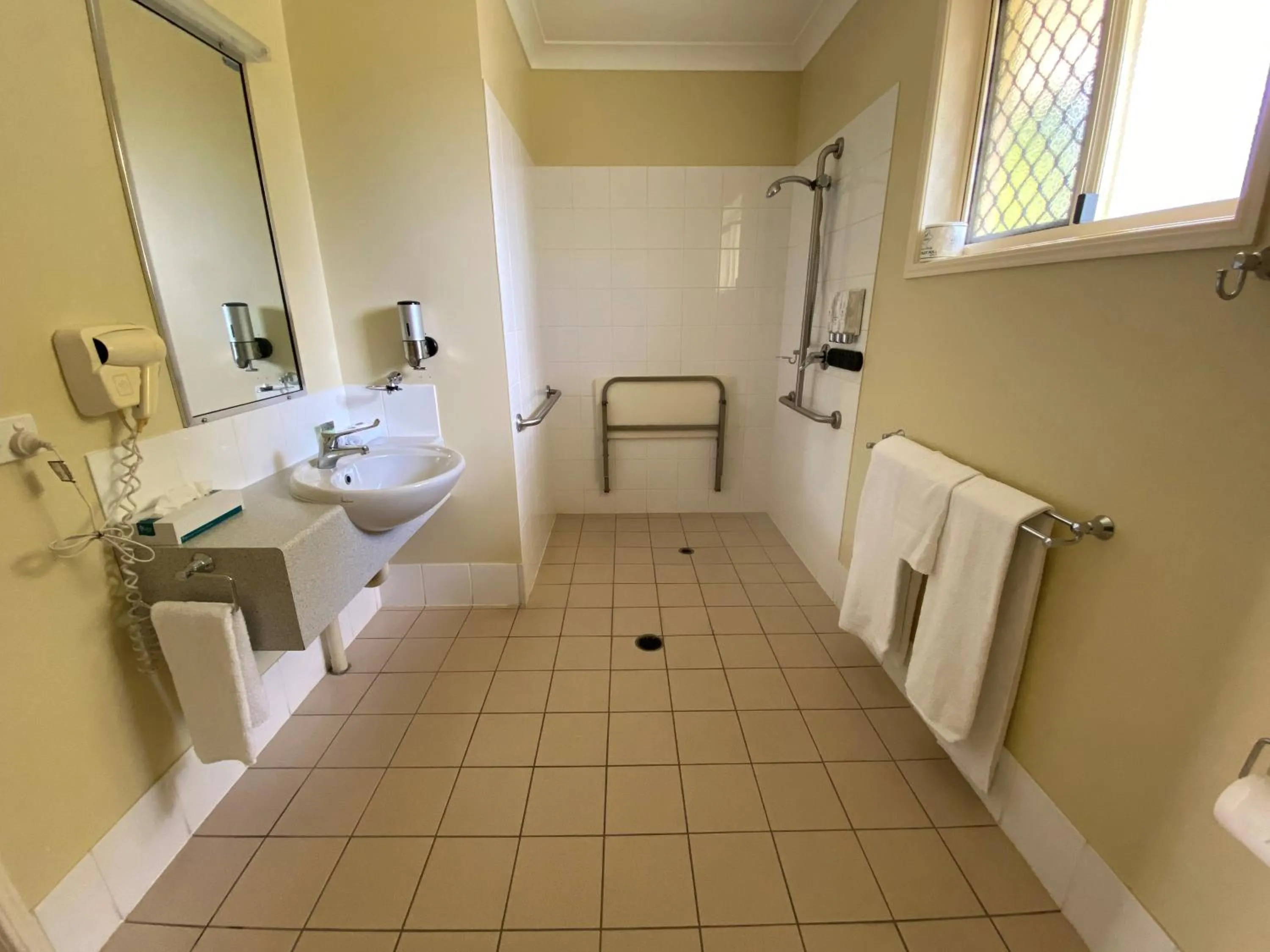 Bathroom in Country Roads Motor Inn Gayndah