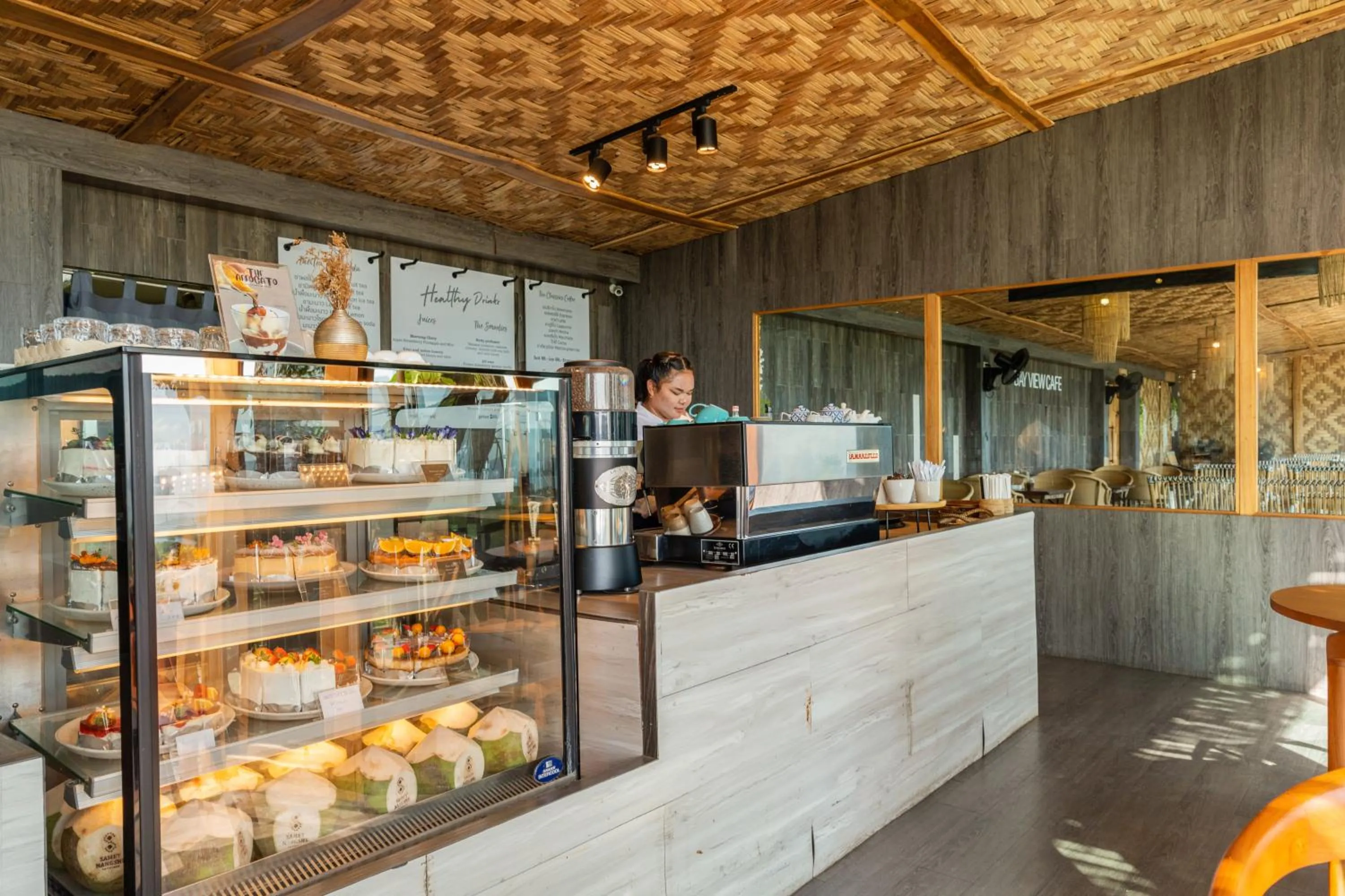 Restaurant/places to eat in Sametnangshe Boutique