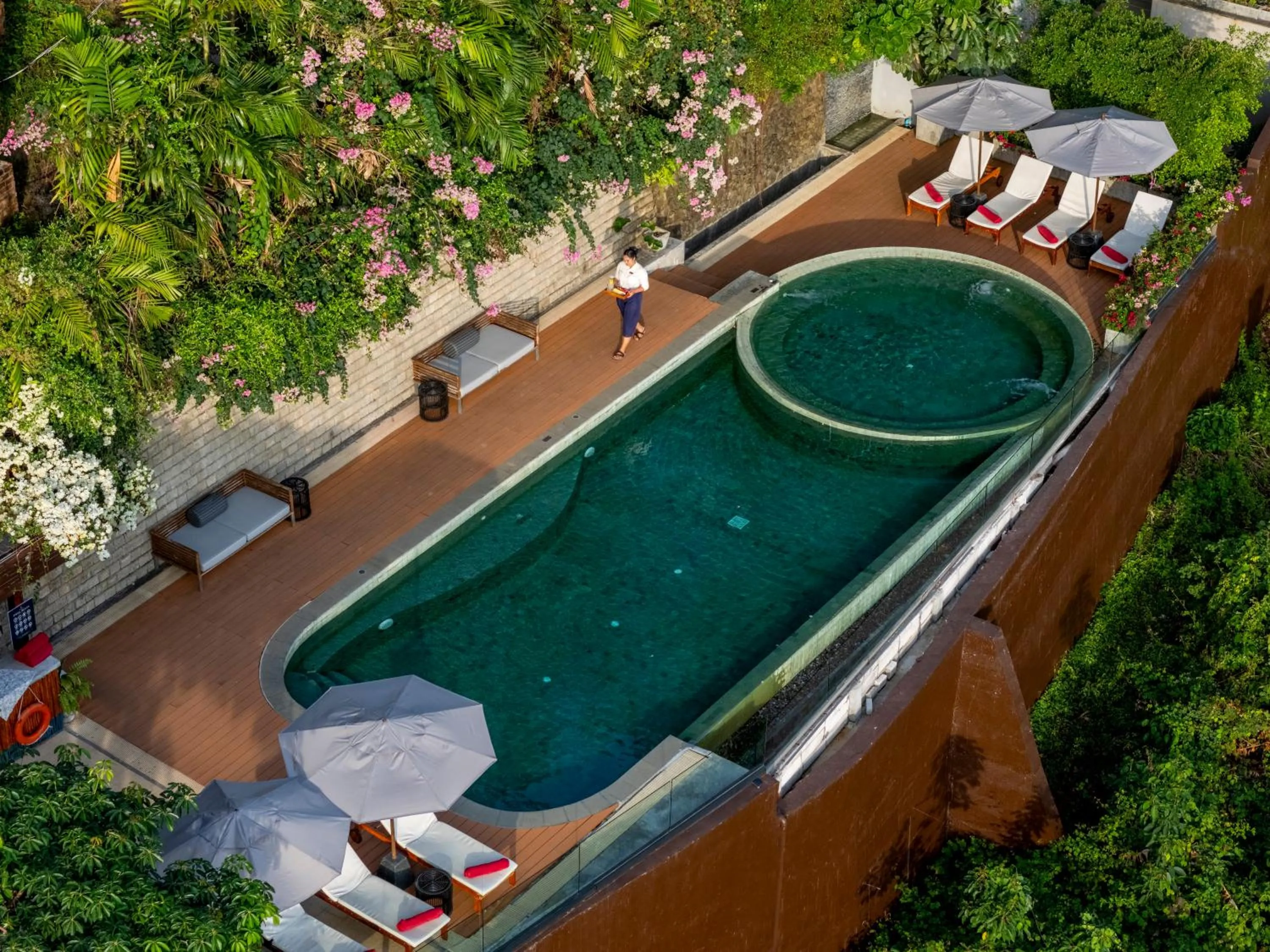 Day in Sametnangshe Boutique