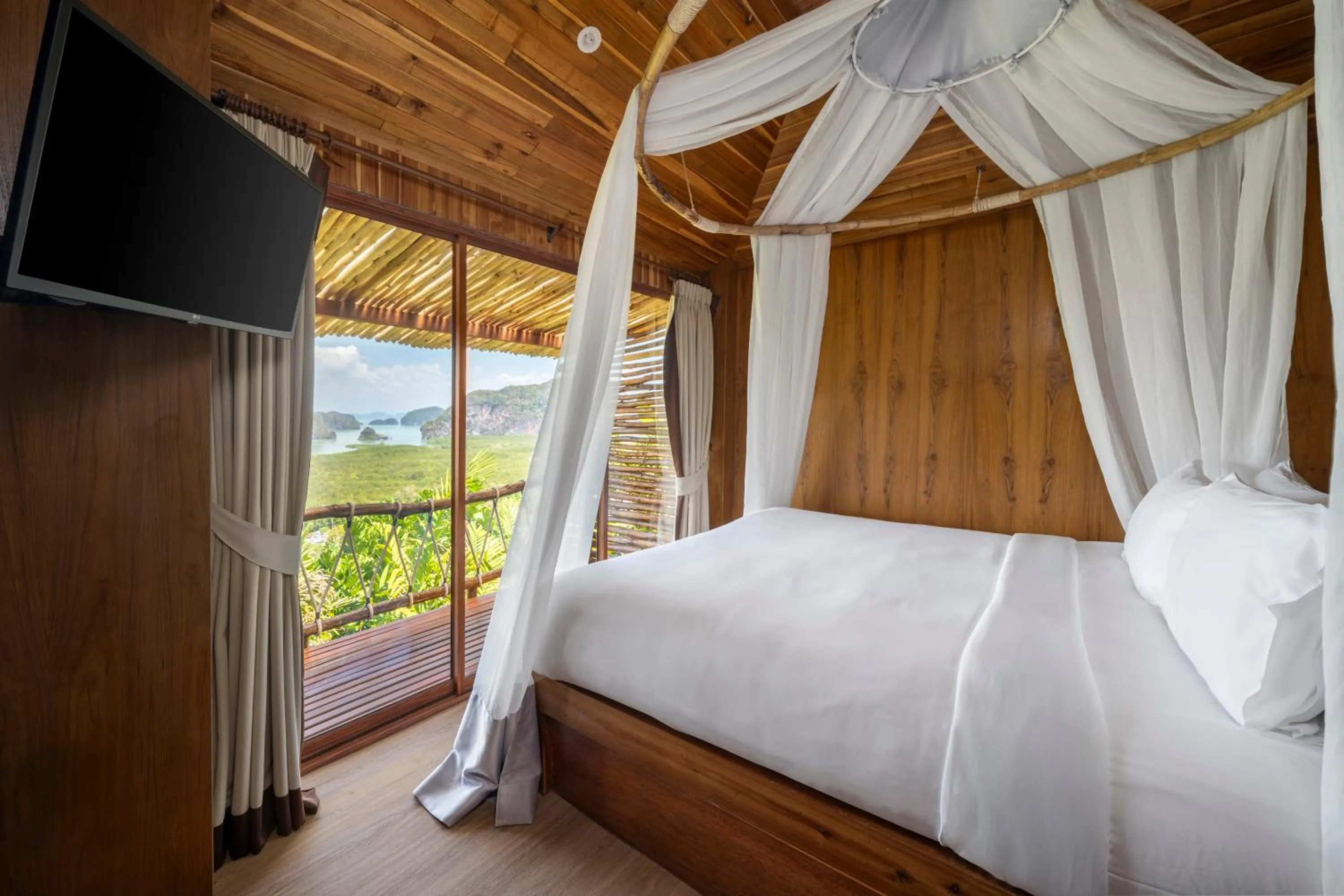 Communal lounge/ TV room, Bed in Sametnangshe Boutique