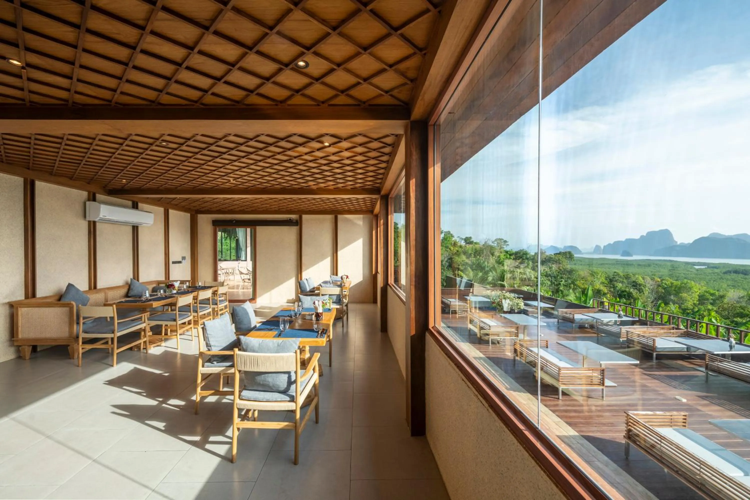 Day in Sametnangshe Boutique