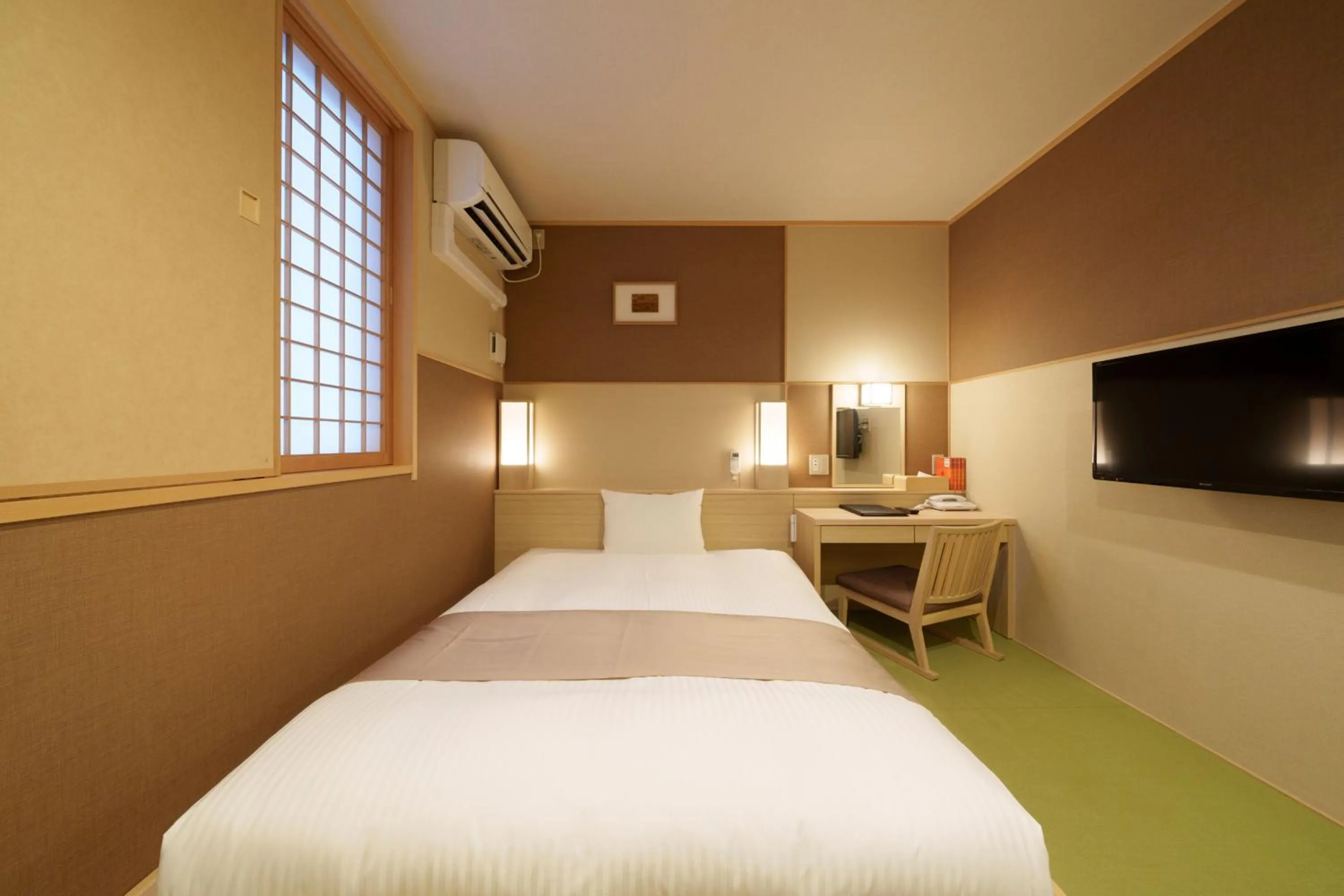 Bed in Waqoo Shitaderamachi