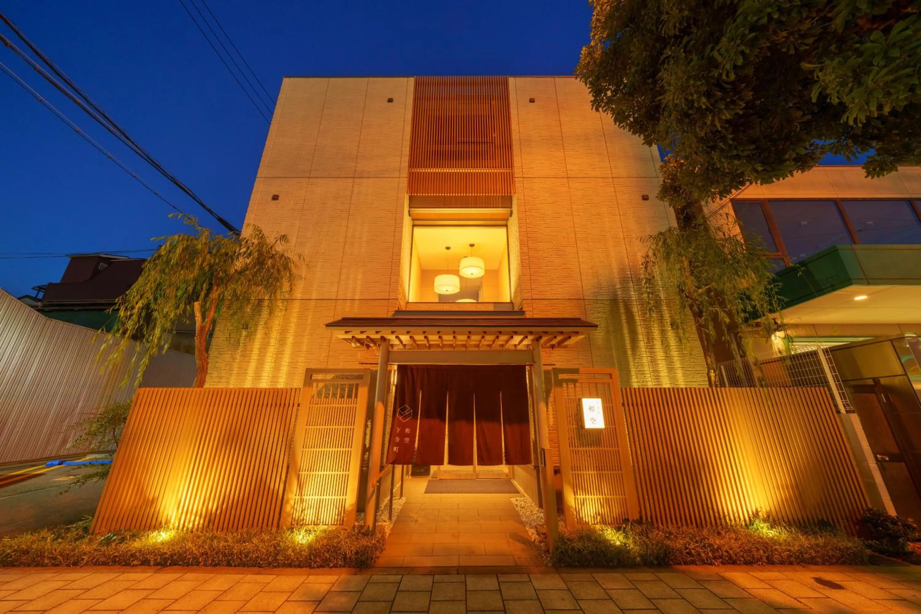 Facade/entrance in Waqoo Shitaderamachi