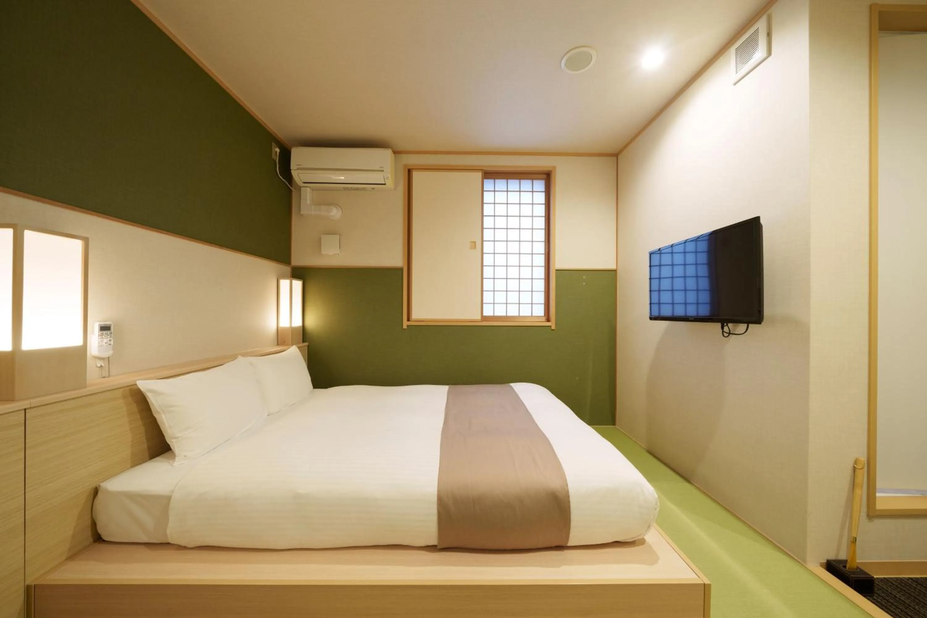 Bed in Waqoo Shitaderamachi