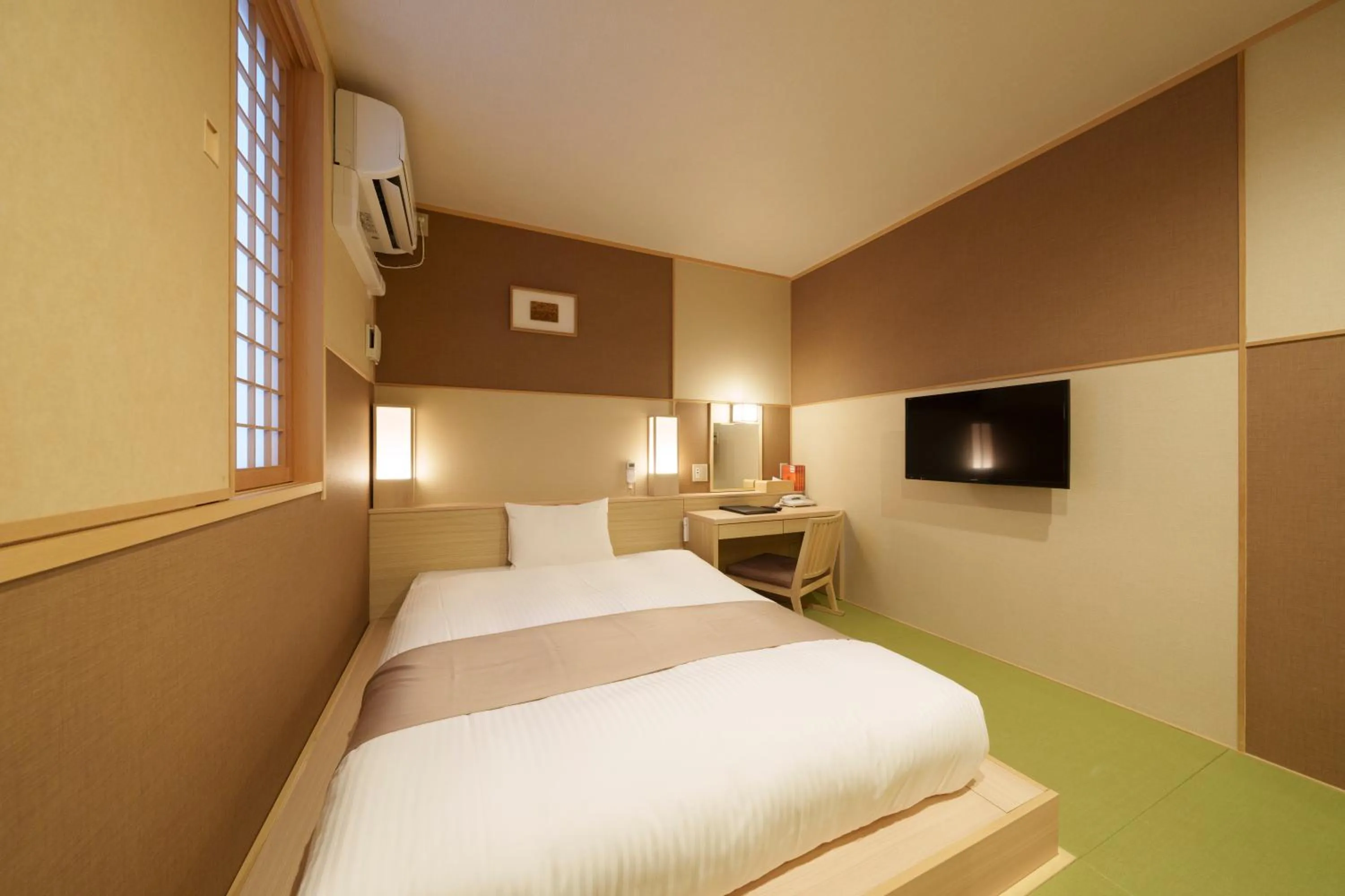 Bed in Waqoo Shitaderamachi