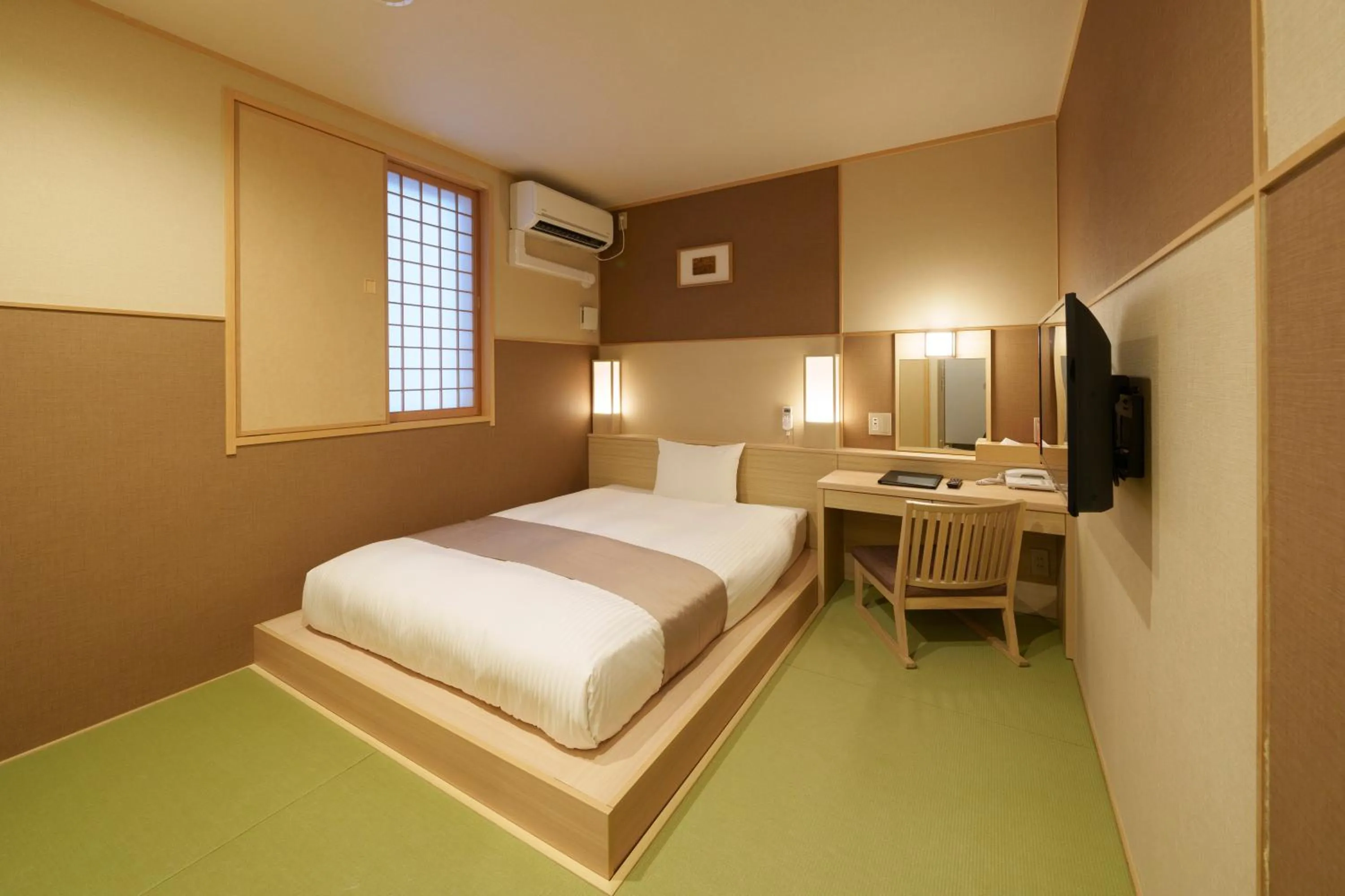 Bed in Waqoo Shitaderamachi