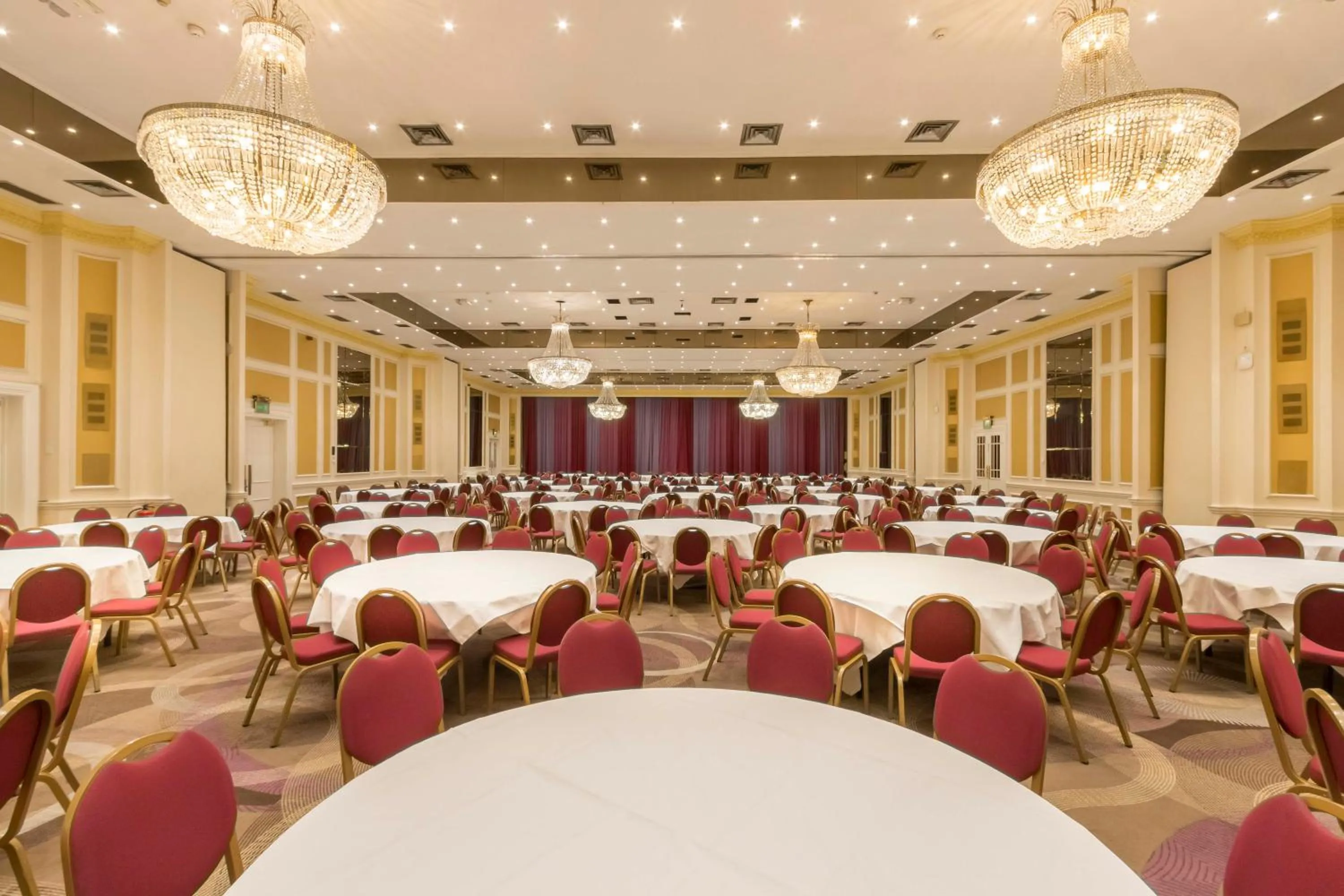 Banquet/Function facilities in Thistle London Heathrow Terminal 5