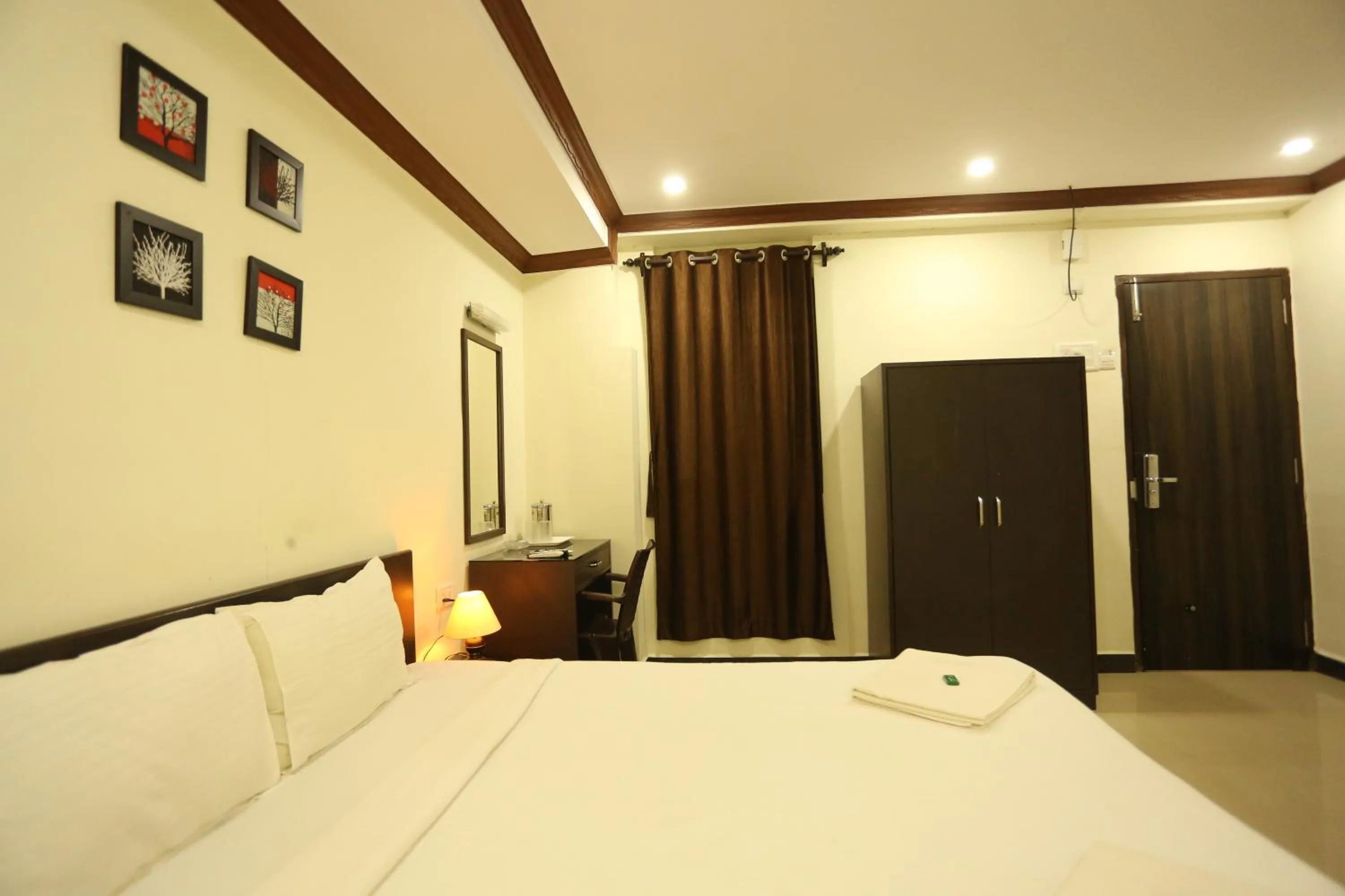 Photo of the whole room, Bed in Motel La Grandeur