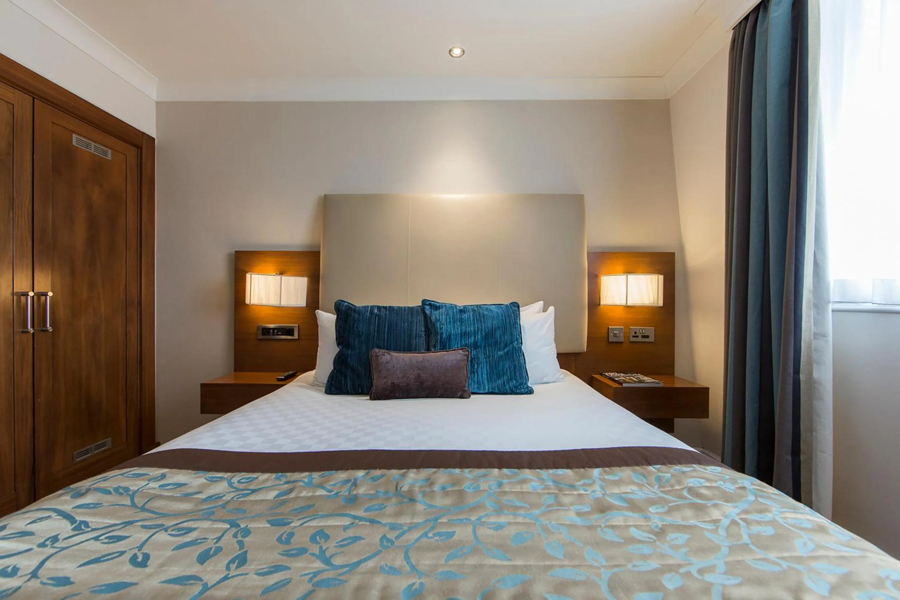 Bedroom, Bed in Thistle London Piccadilly