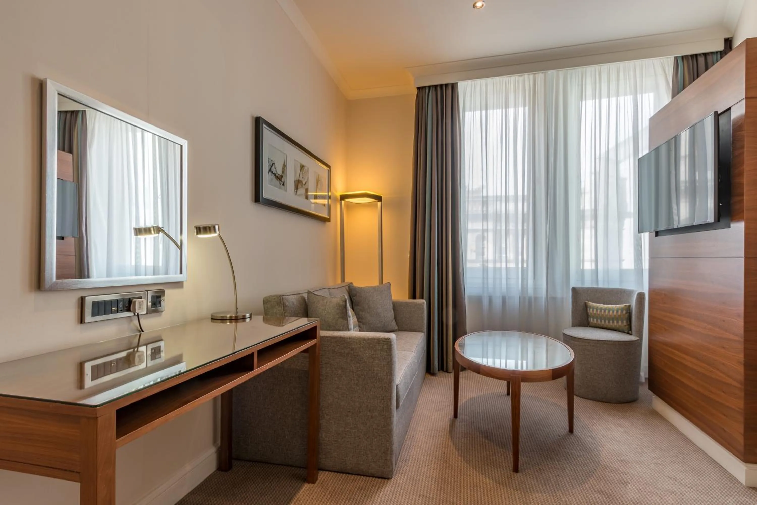 TV and multimedia in Thistle London Piccadilly