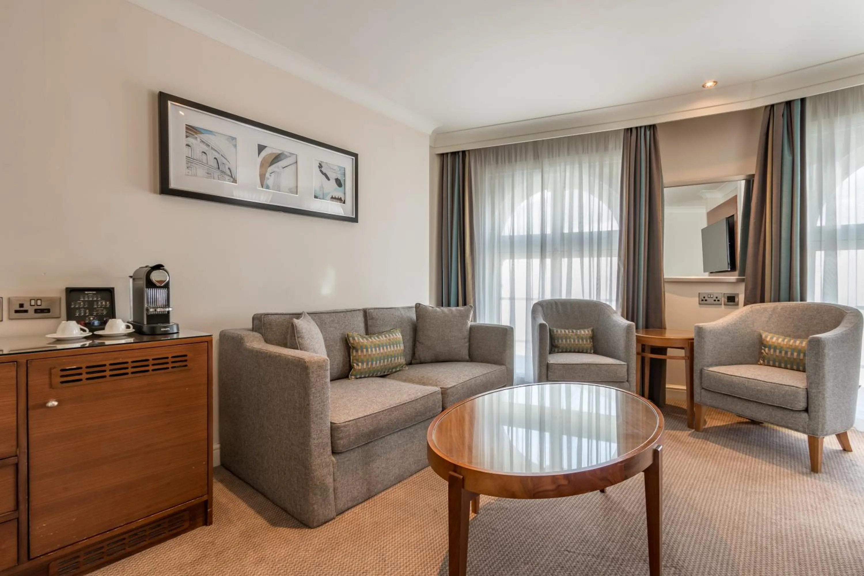 Coffee/tea facilities in Thistle London Piccadilly