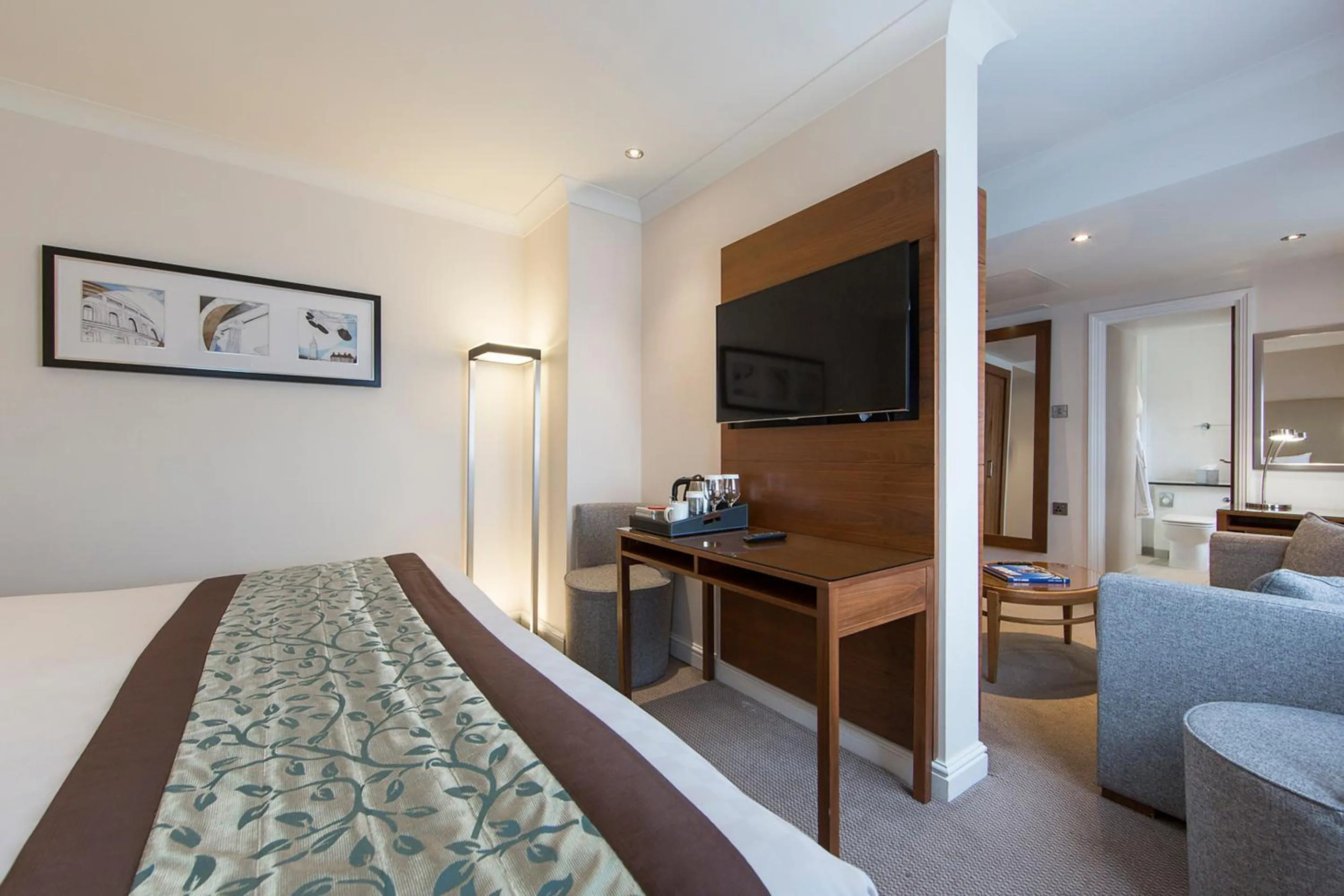 Bedroom, Bed in Thistle London Piccadilly