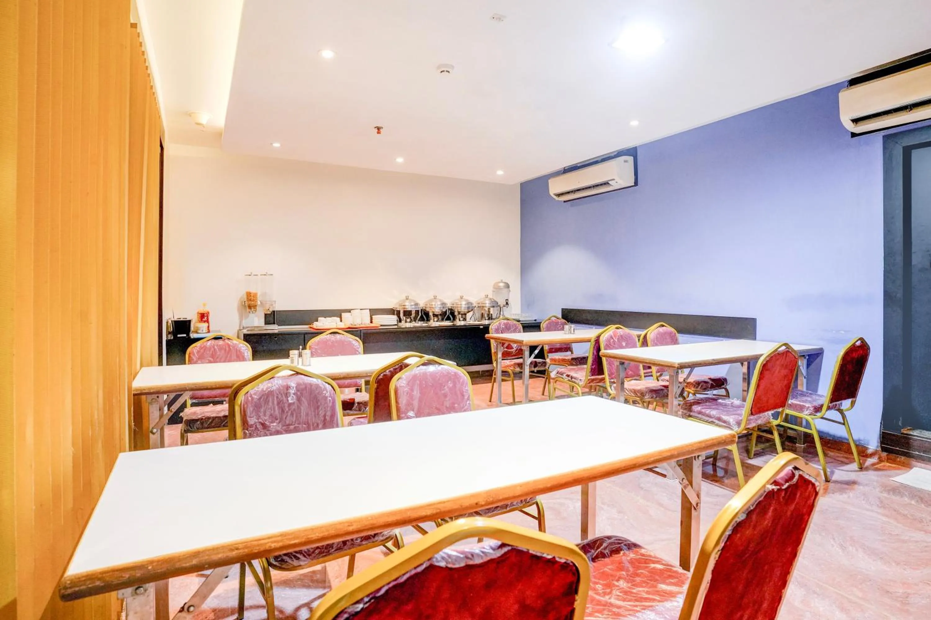 Restaurant/places to eat in Super Townhouse Oak Times Square Le Western