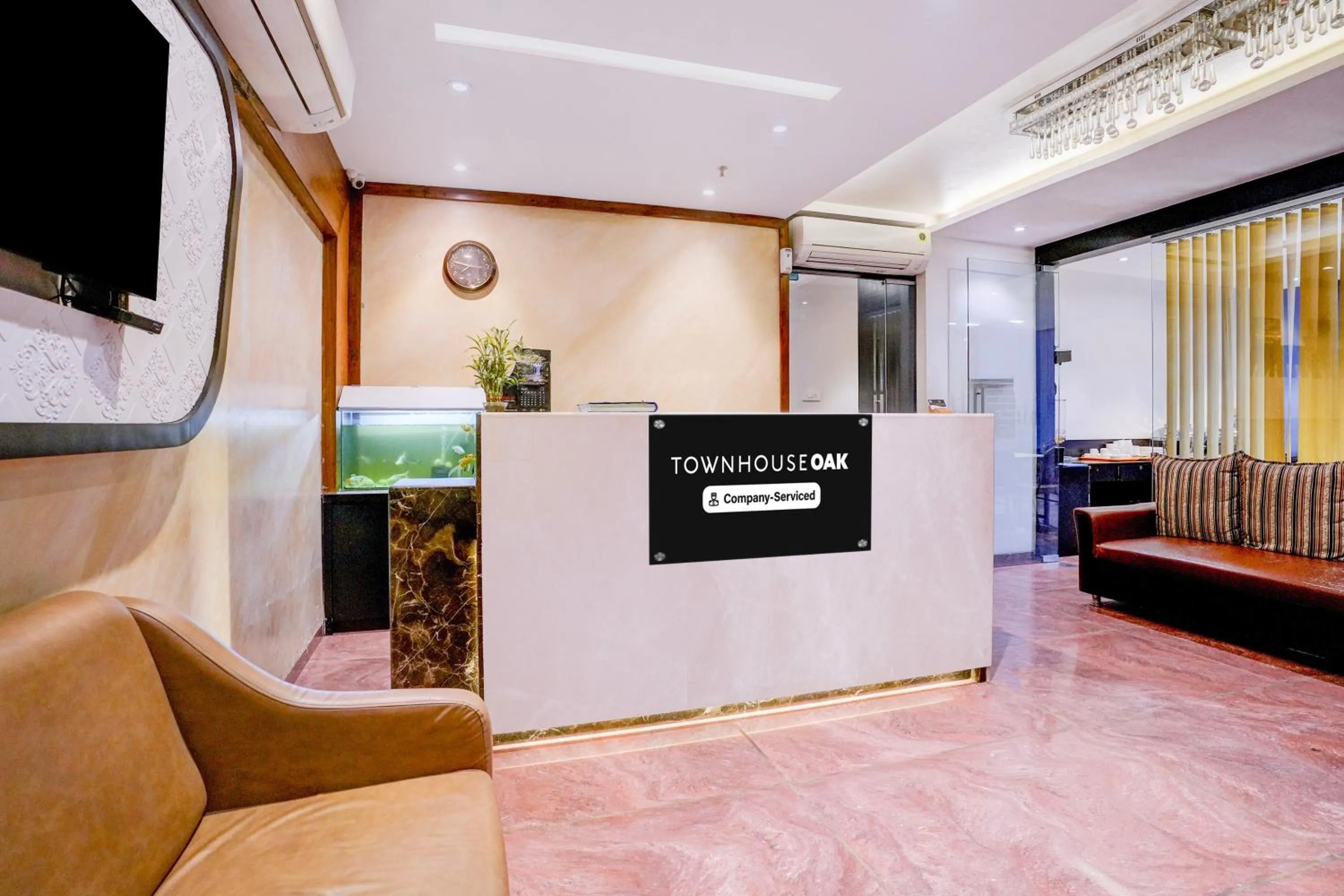 Lobby or reception in Super Townhouse Oak Times Square Le Western