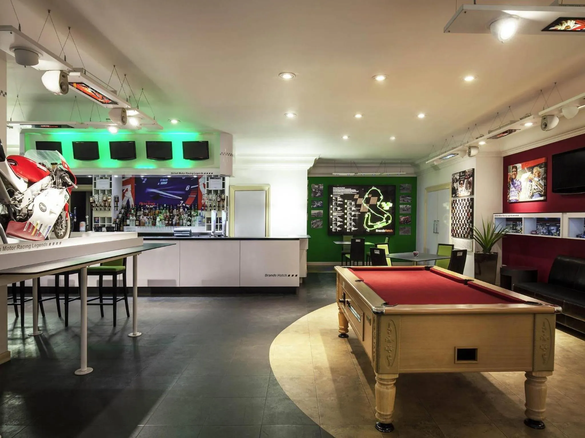 Lounge or bar in Mercure Dartford Brands Hatch Hotel & Spa