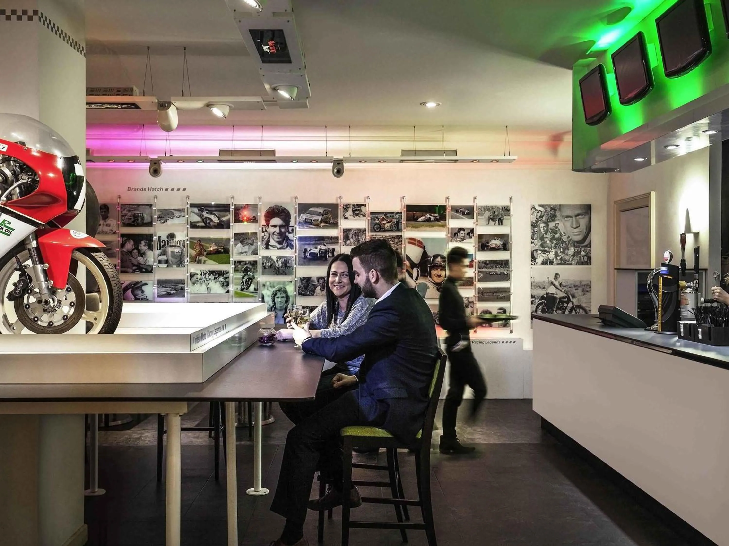 Lounge or bar in Mercure Dartford Brands Hatch Hotel & Spa