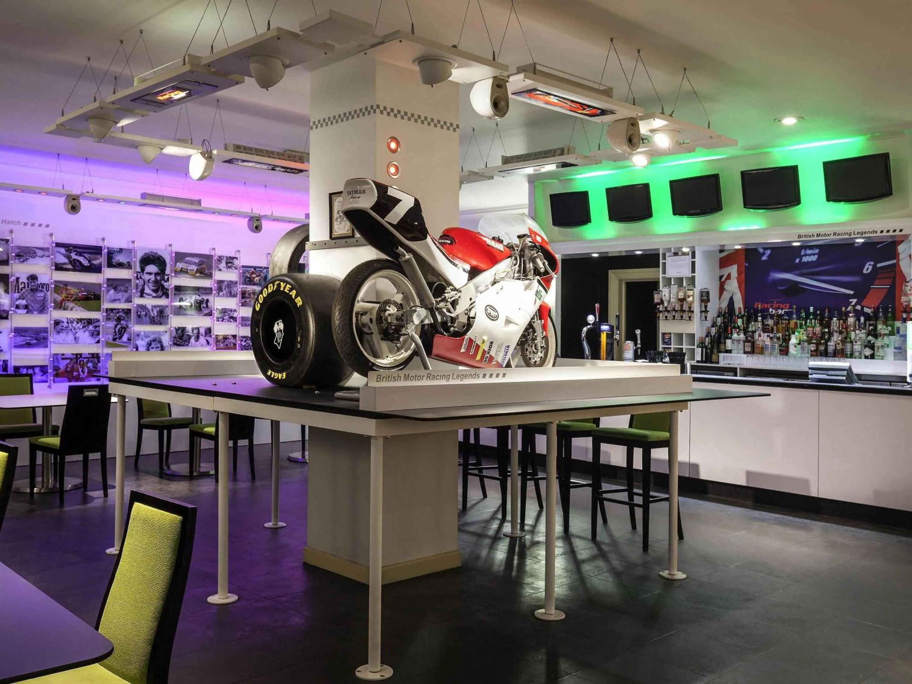 Lounge or bar in Mercure Dartford Brands Hatch Hotel & Spa