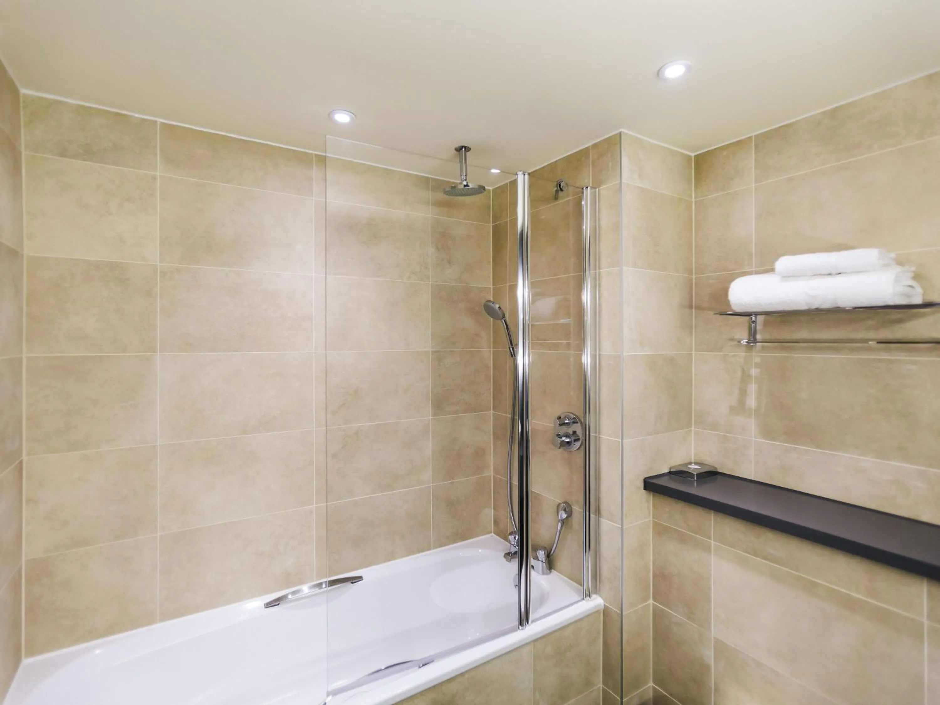 Bedroom in Mercure Dartford Brands Hatch Hotel & Spa