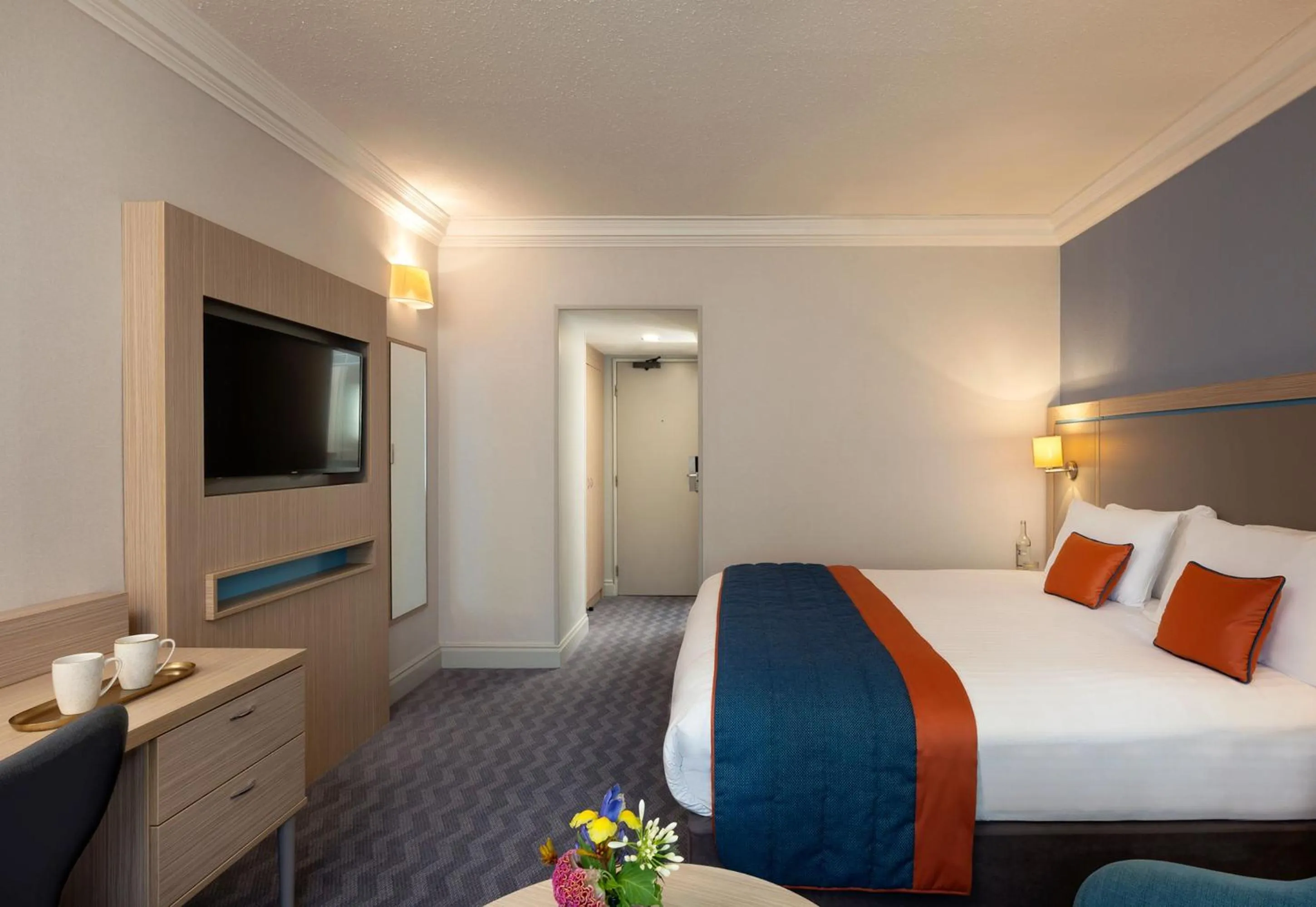 Bedroom, Bed in Leonardo Royal Hotel Brighton Waterfront