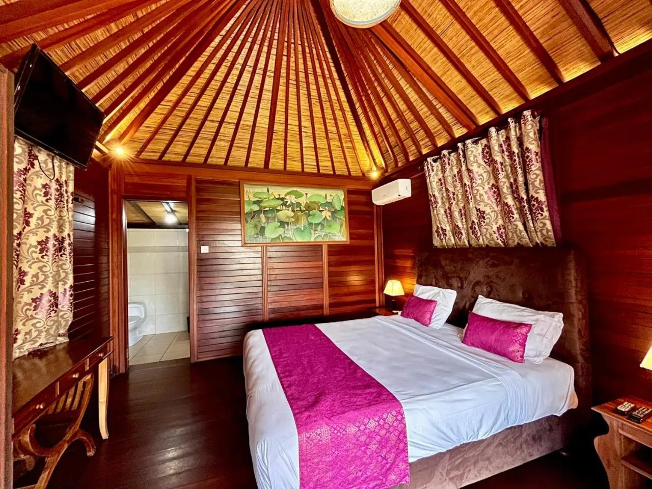 Bedroom, Bed in Puri Karang Besakih