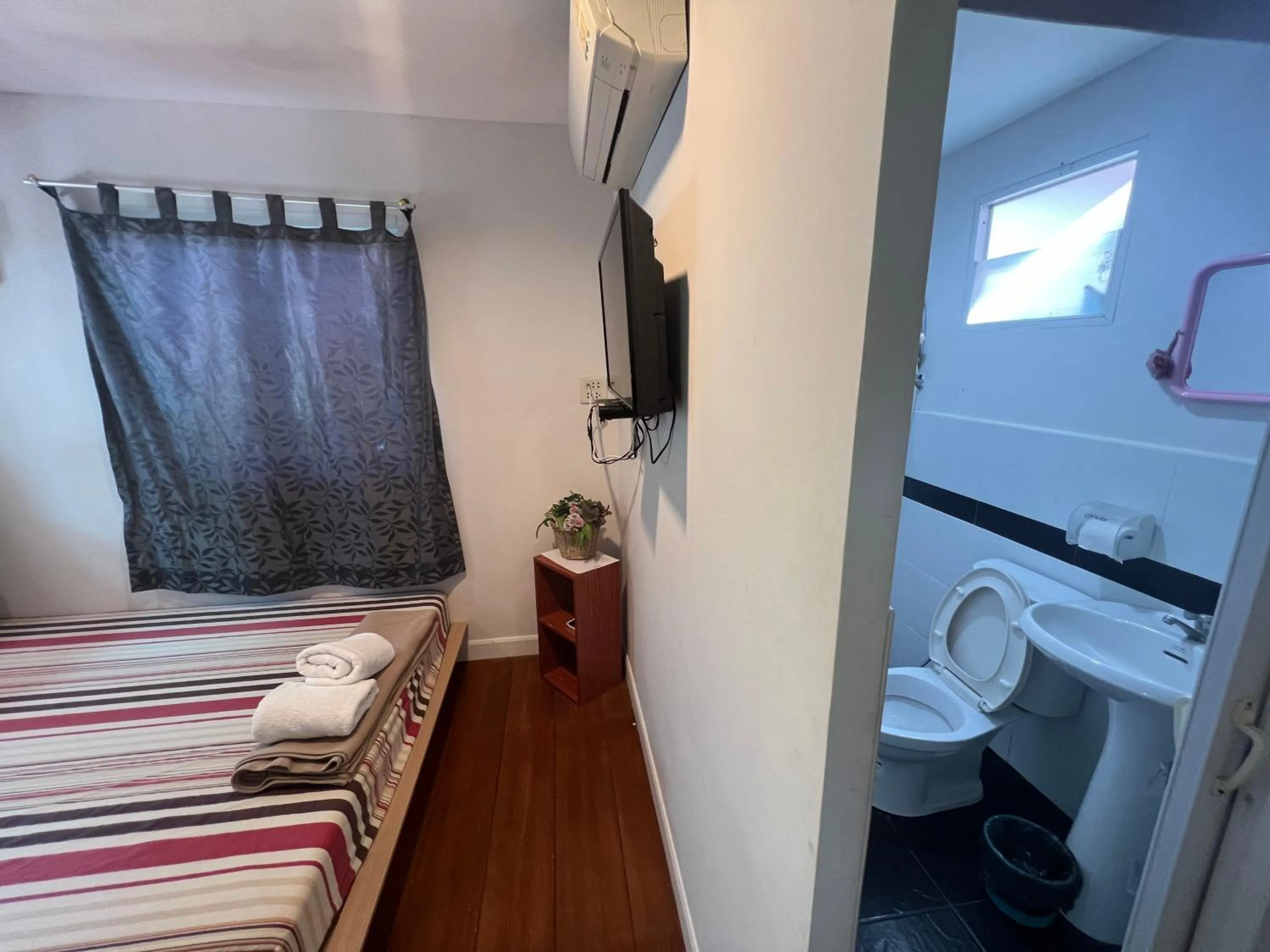 Bedroom, Bed in Se'sun Amphawa