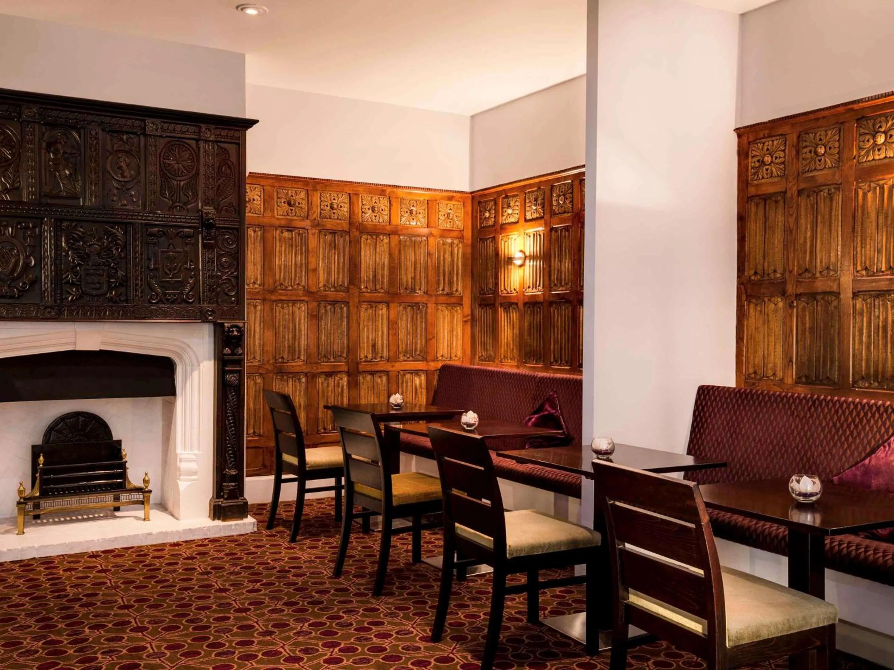 Restaurant/places to eat in Exeter Rougemont Hotel by Sunday