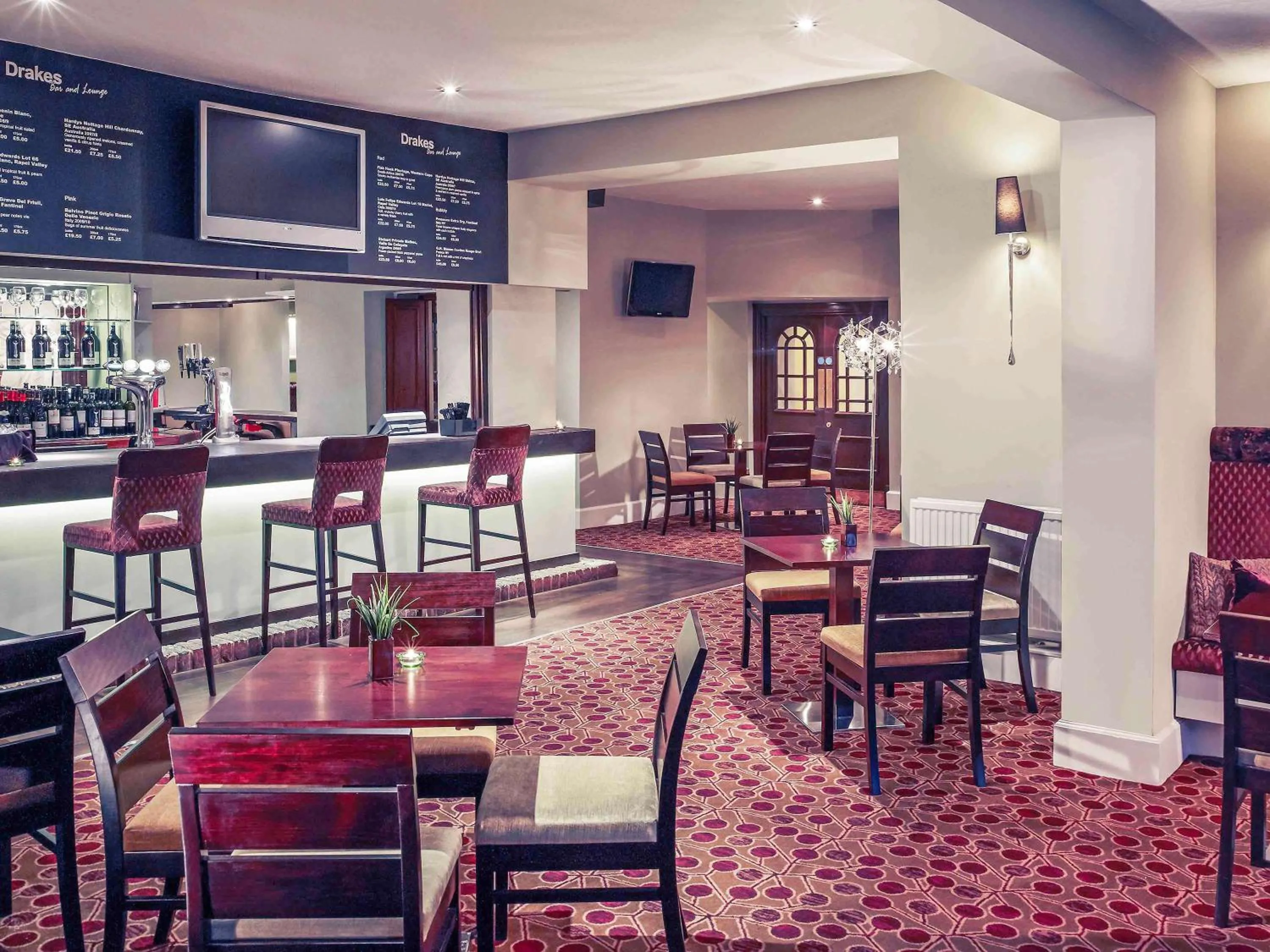 Lounge or bar in Exeter Rougemont Hotel by Sunday