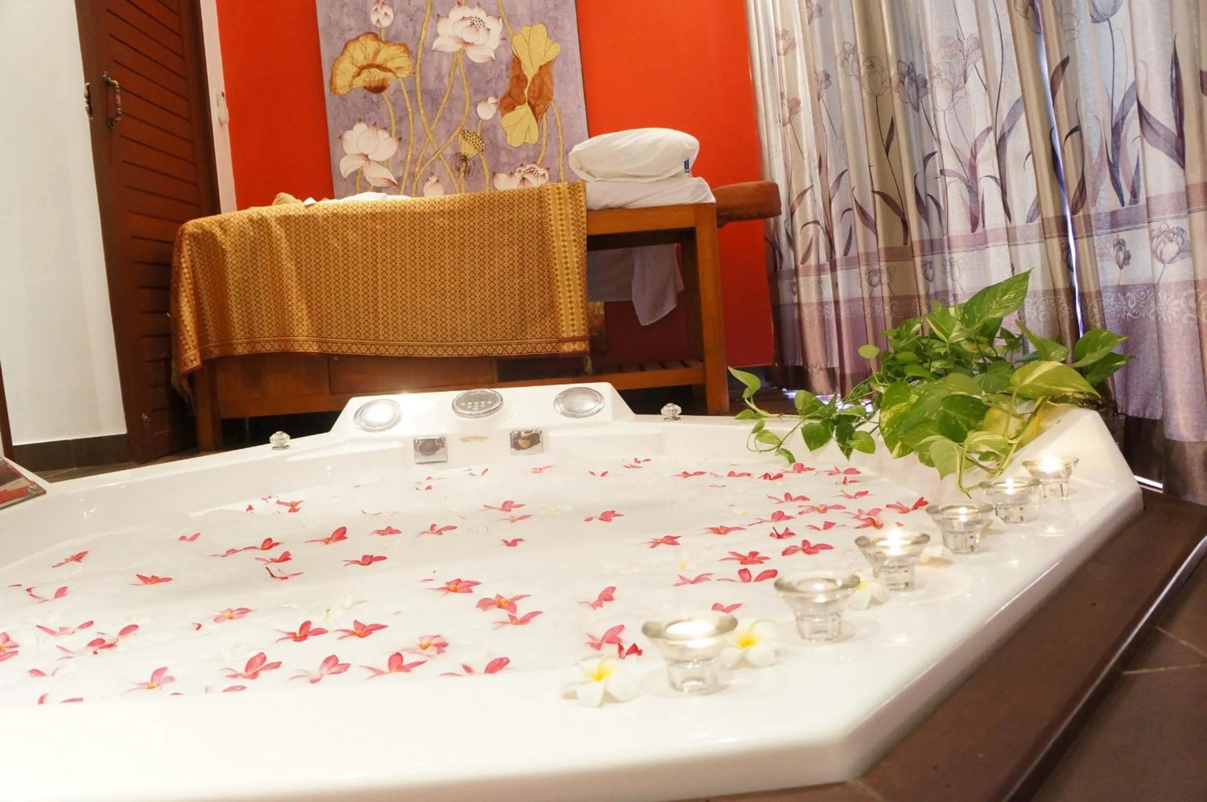 Massage in Oasis Garden & Pool Villa at VIP Resort