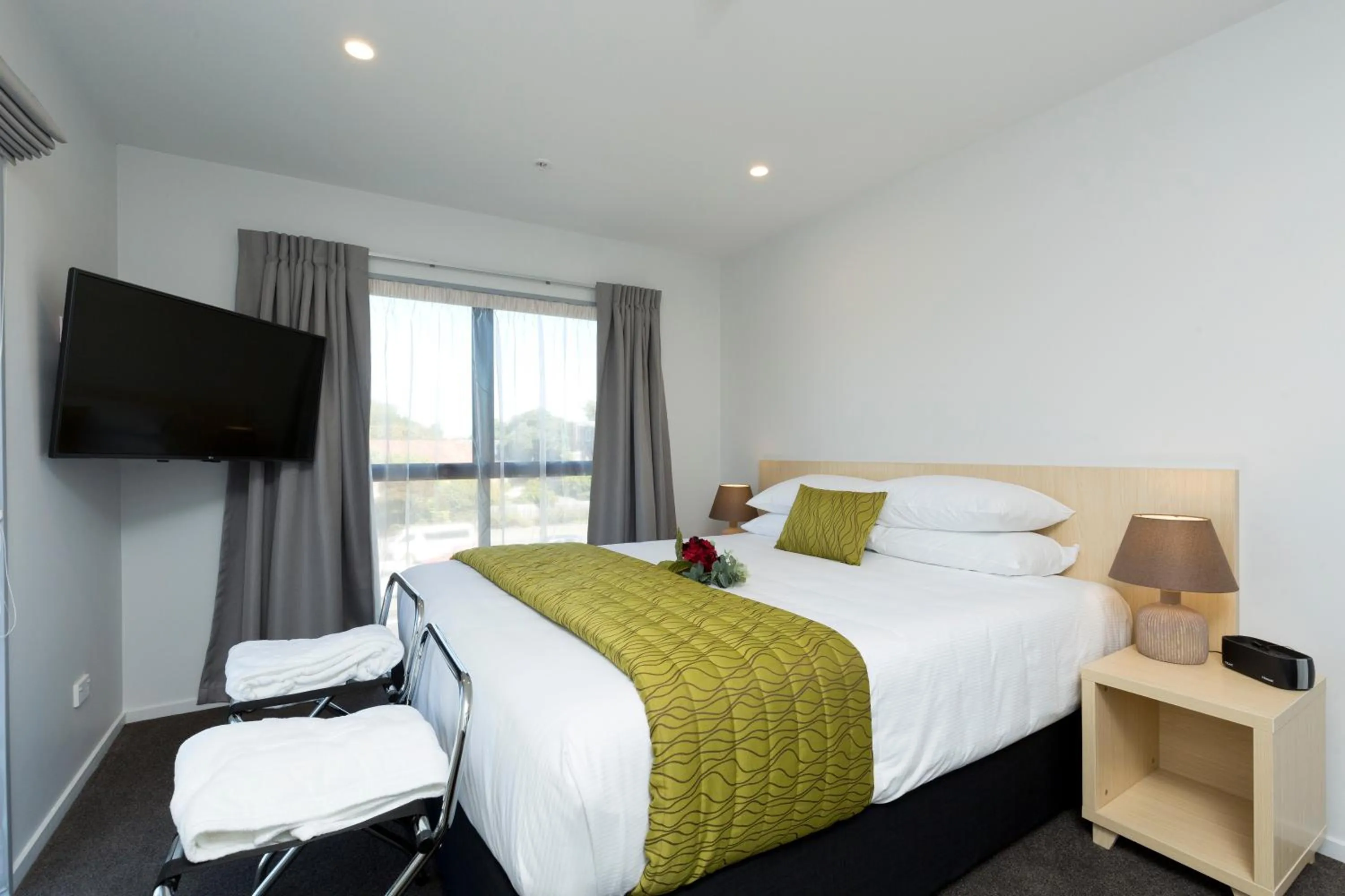 Bedroom, Bed in 2 on Whiteleigh and 239 on Lincoln Motel