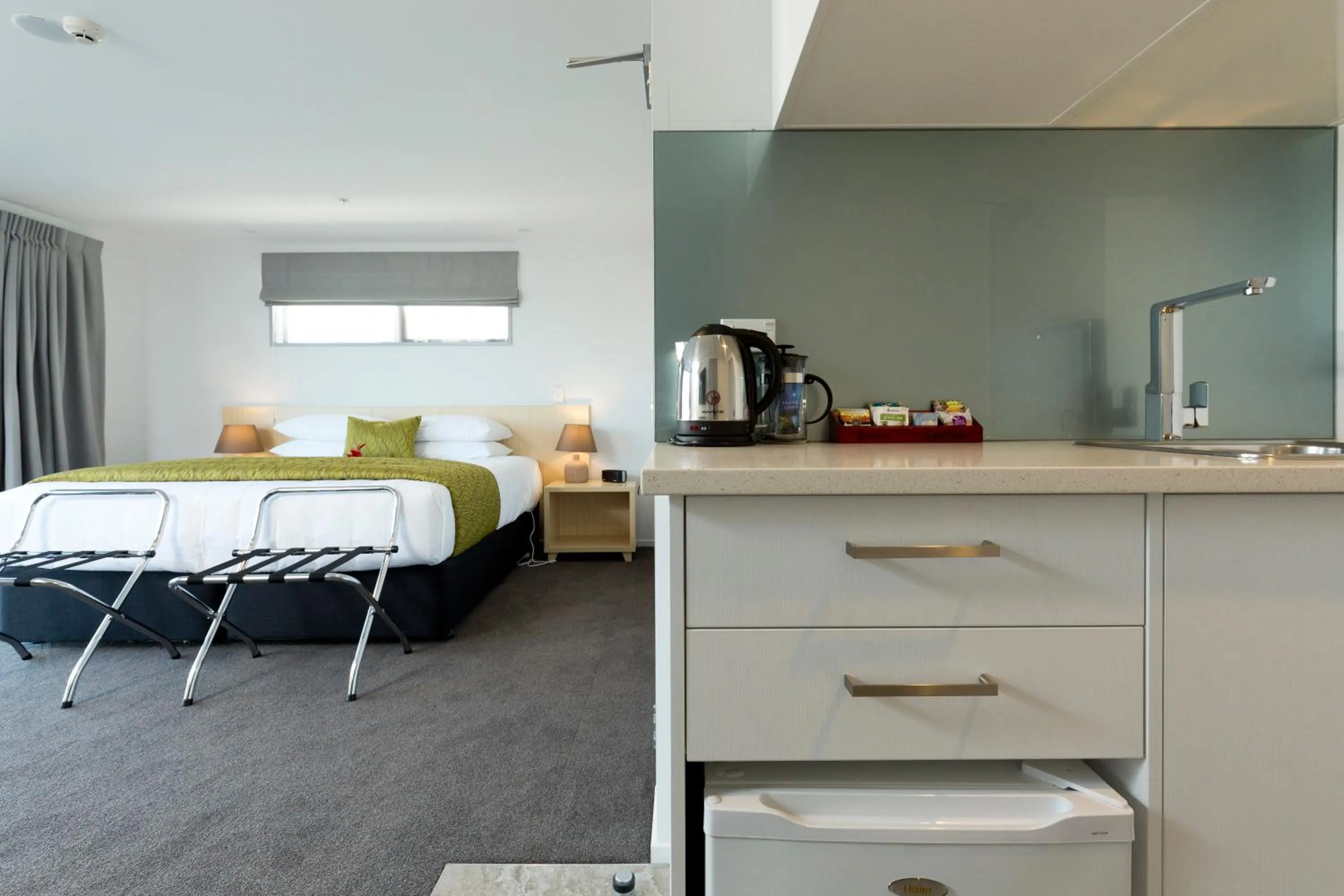 Photo of the whole room, Bed in 2 on Whiteleigh and 239 on Lincoln Motel