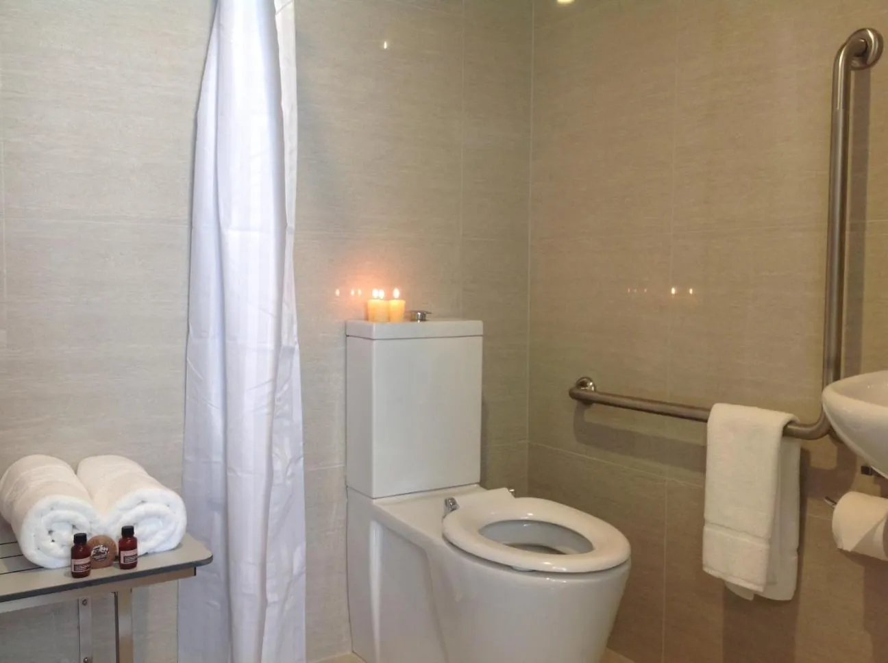 Bathroom in 2 on Whiteleigh and 239 on Lincoln Motel