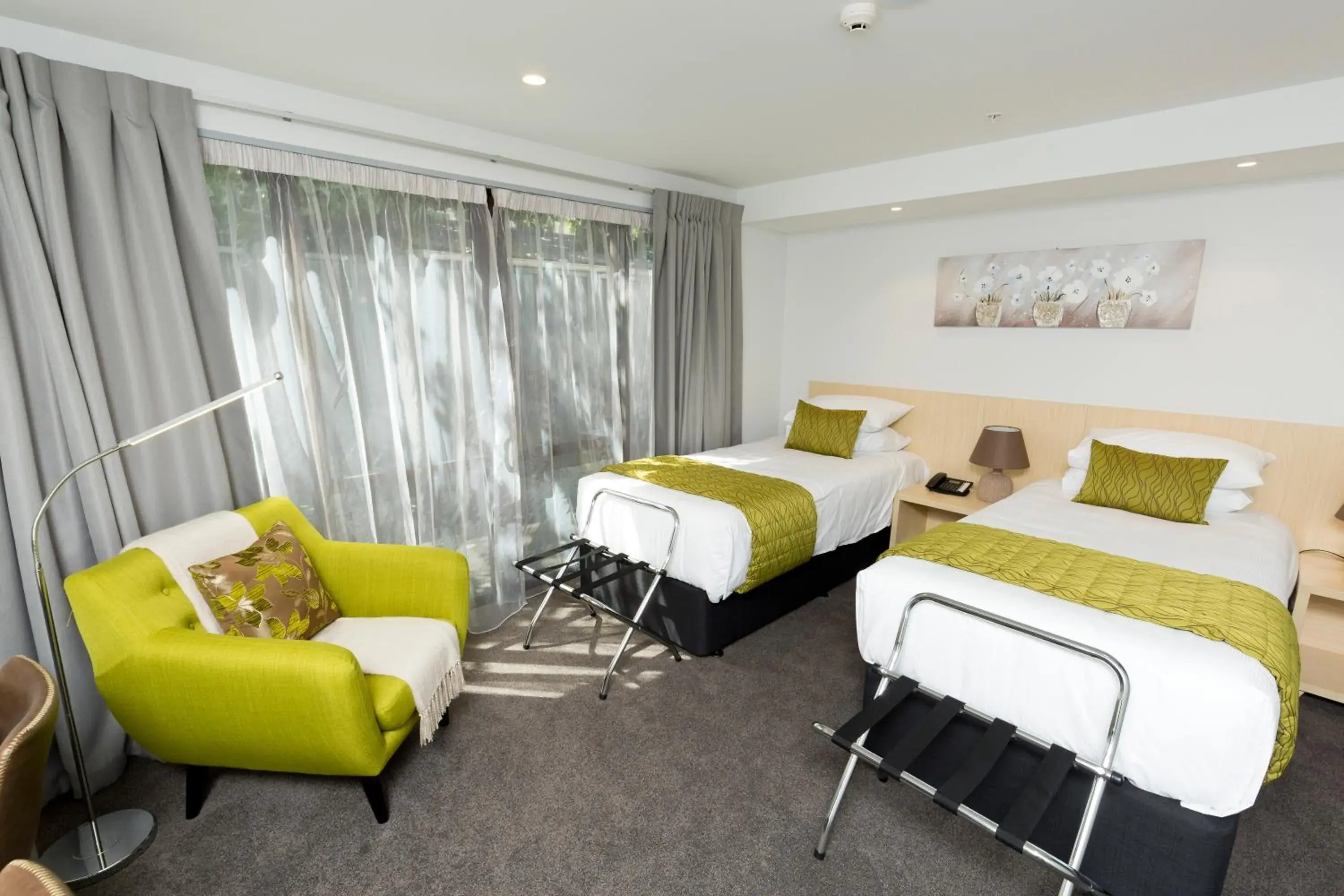 Family Suite in 2 on Whiteleigh and 239 on Lincoln Motel Family Suite in 2 on Whiteleigh and 239 on Lincoln Motel