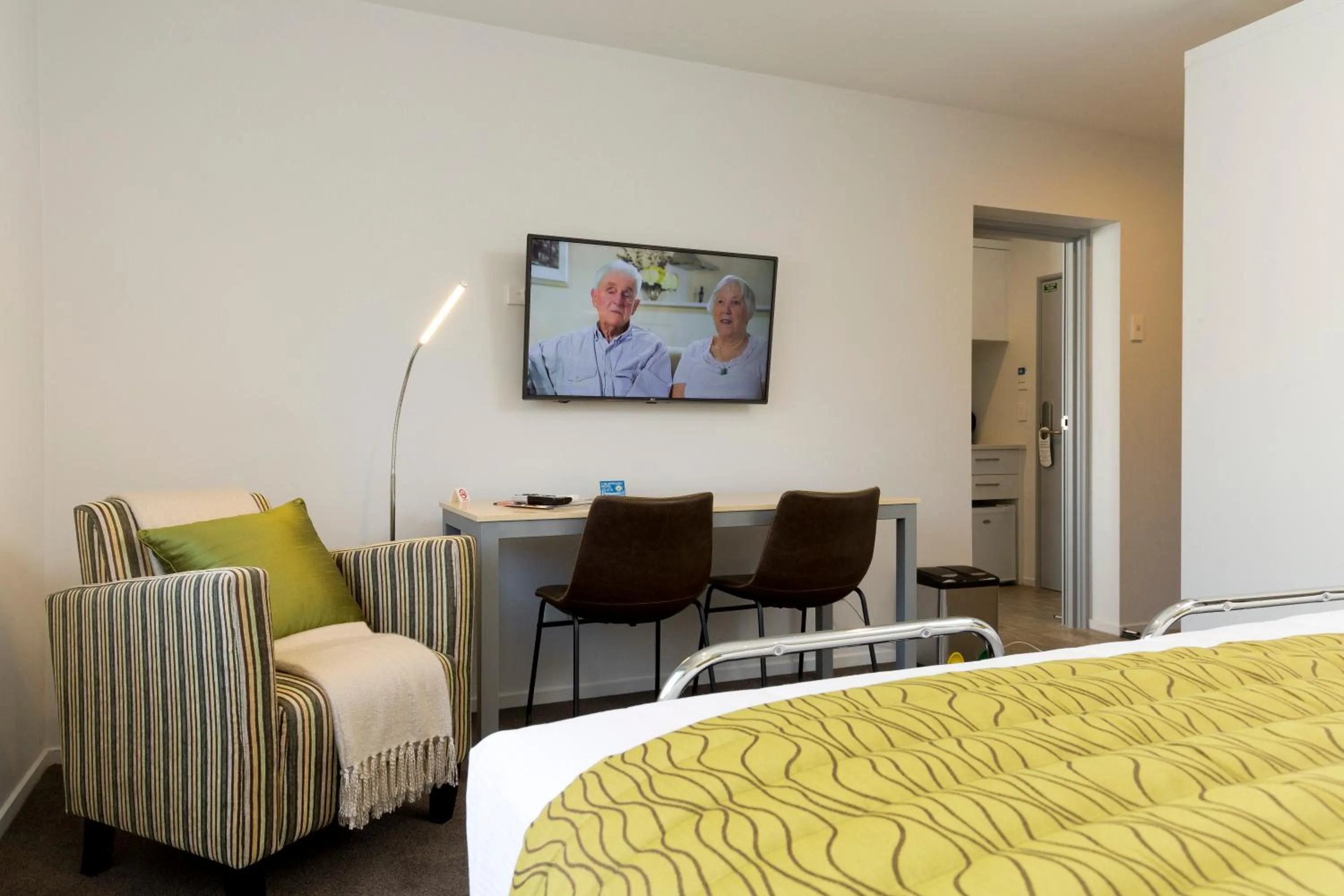 TV and multimedia, Bed in 2 on Whiteleigh and 239 on Lincoln Motel