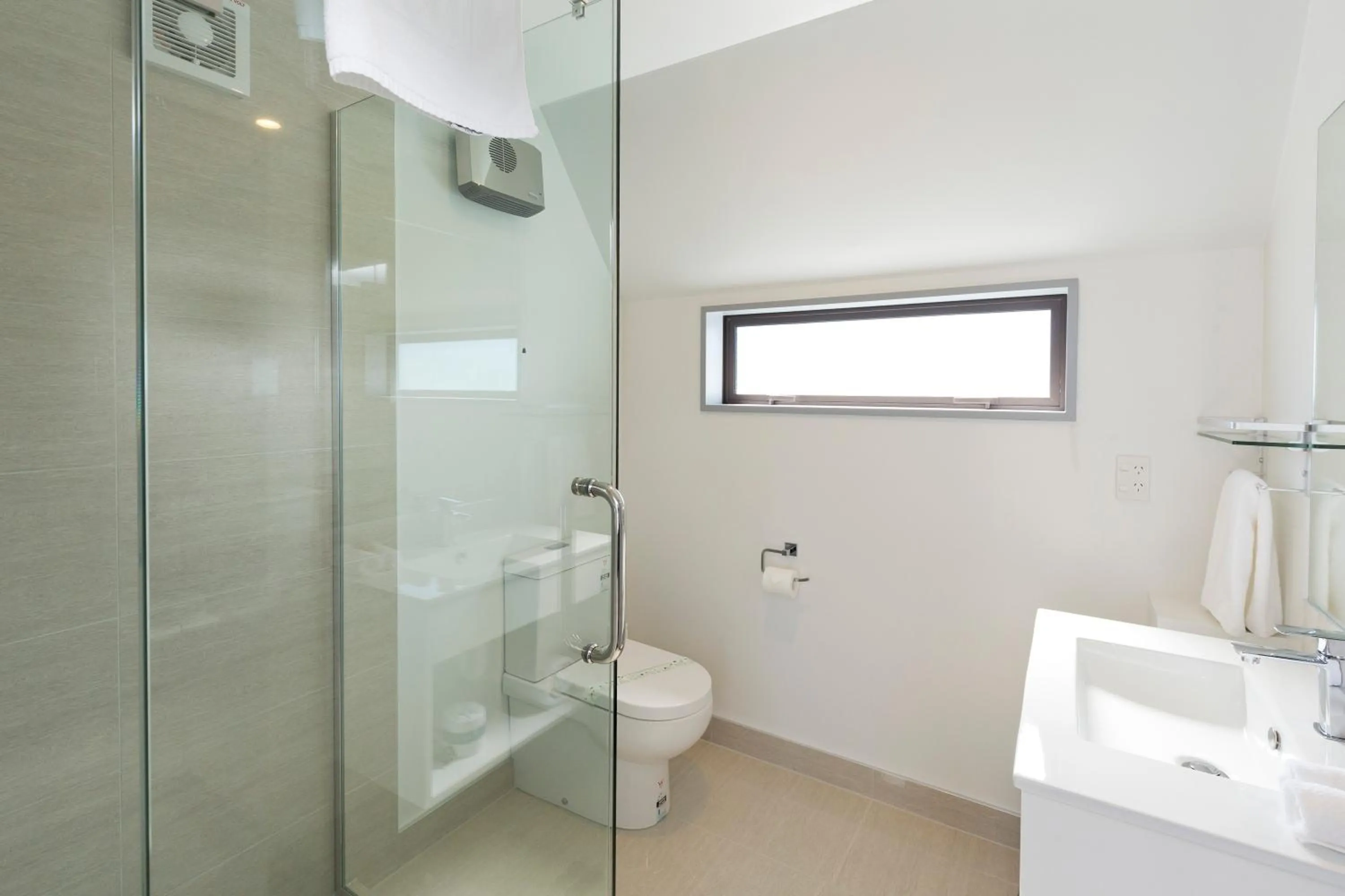 Bathroom in 2 on Whiteleigh and 239 on Lincoln Motel