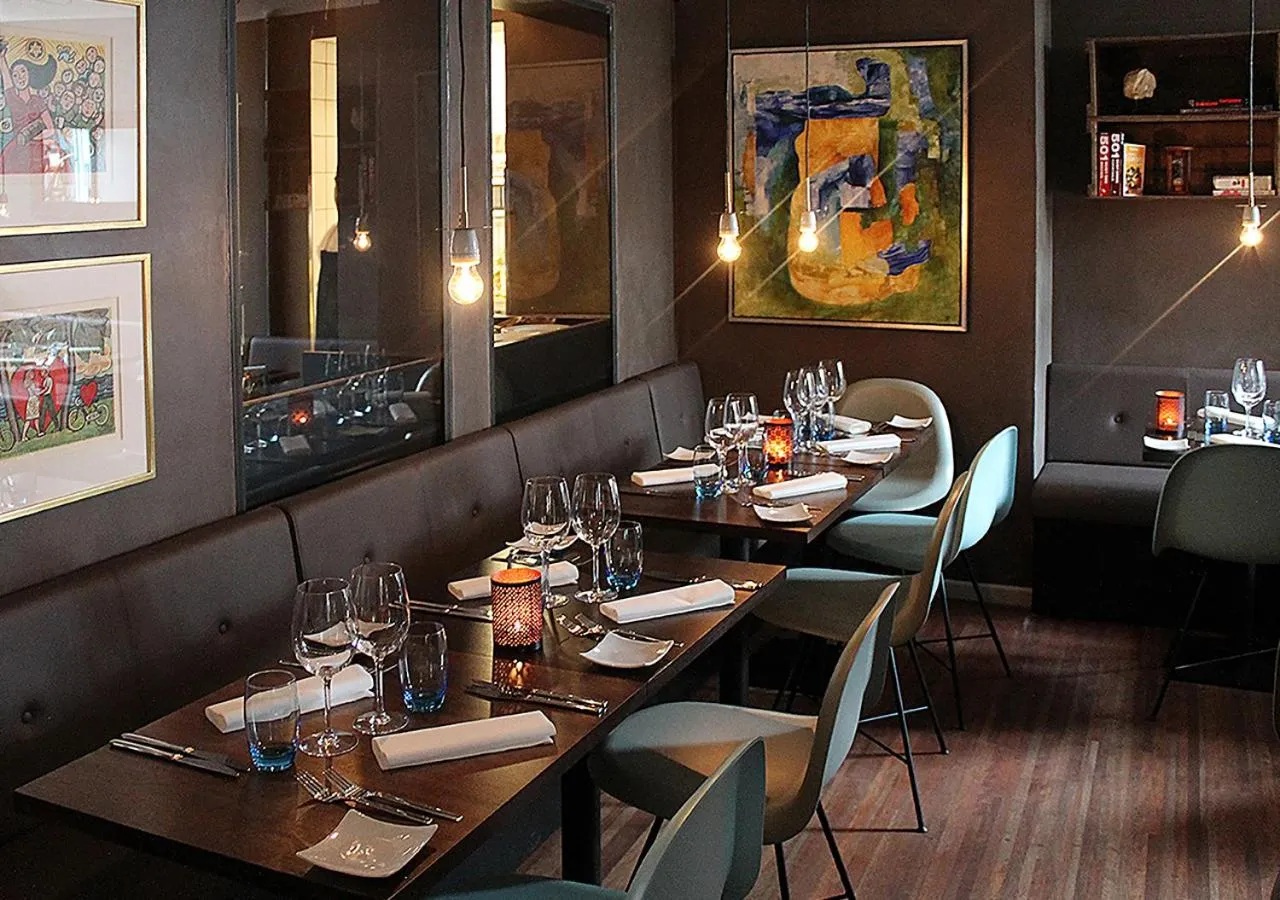 Restaurant/places to eat in Hotel Kong Arthur