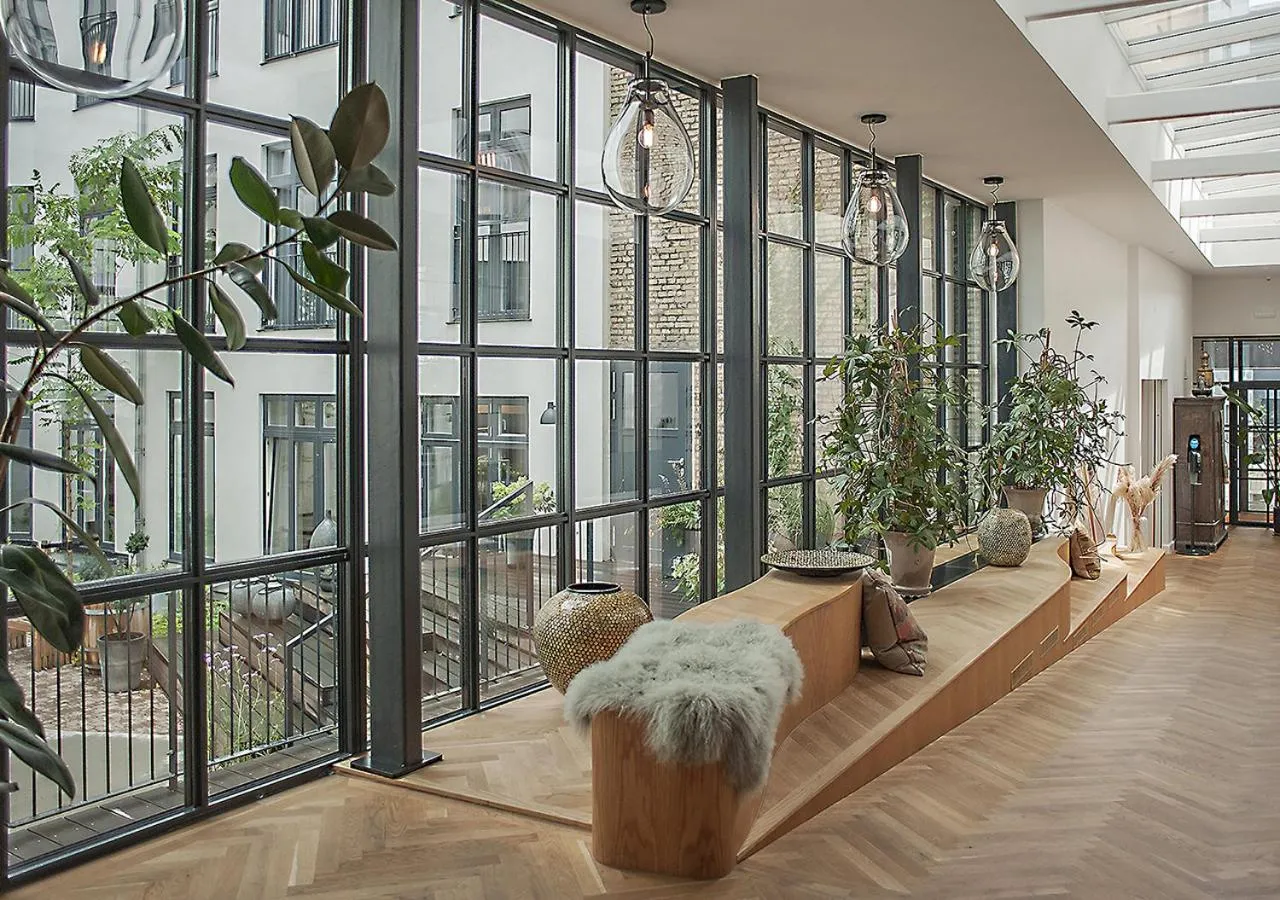 Property building in Hotel Kong Arthur