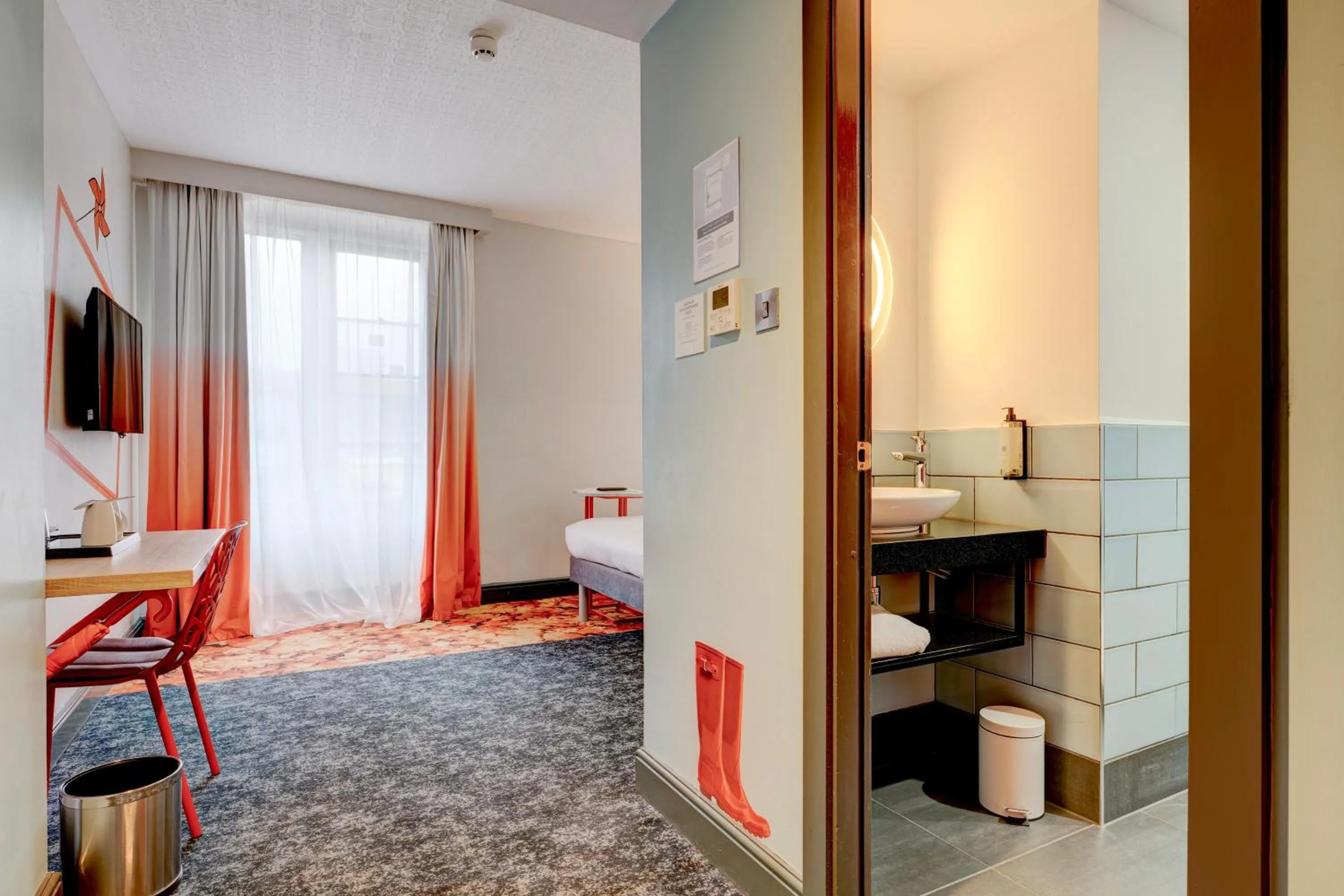 Bedroom, Bed in Manchester Portland By Sunday