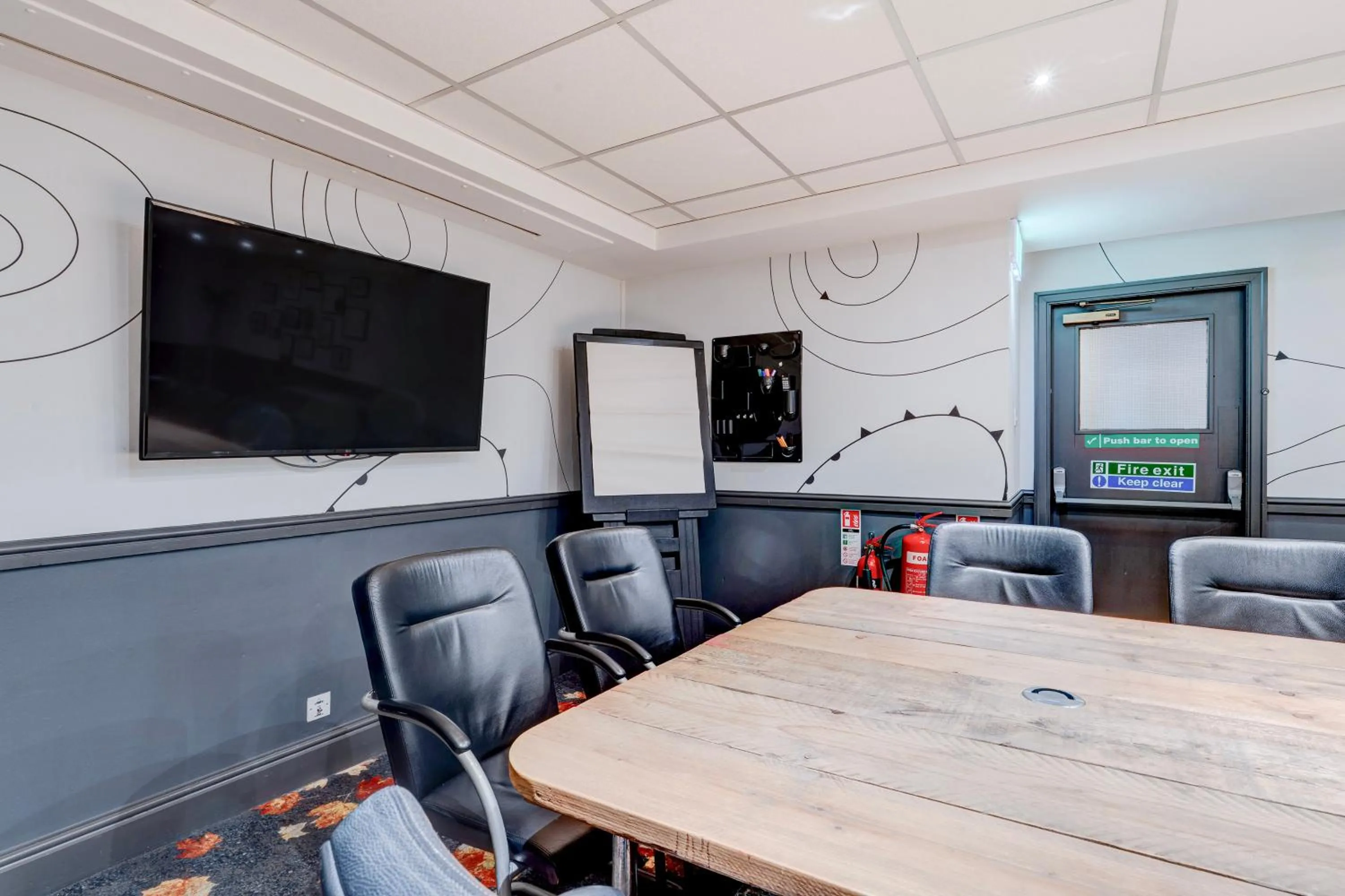 TV and multimedia in Manchester Portland By Sunday