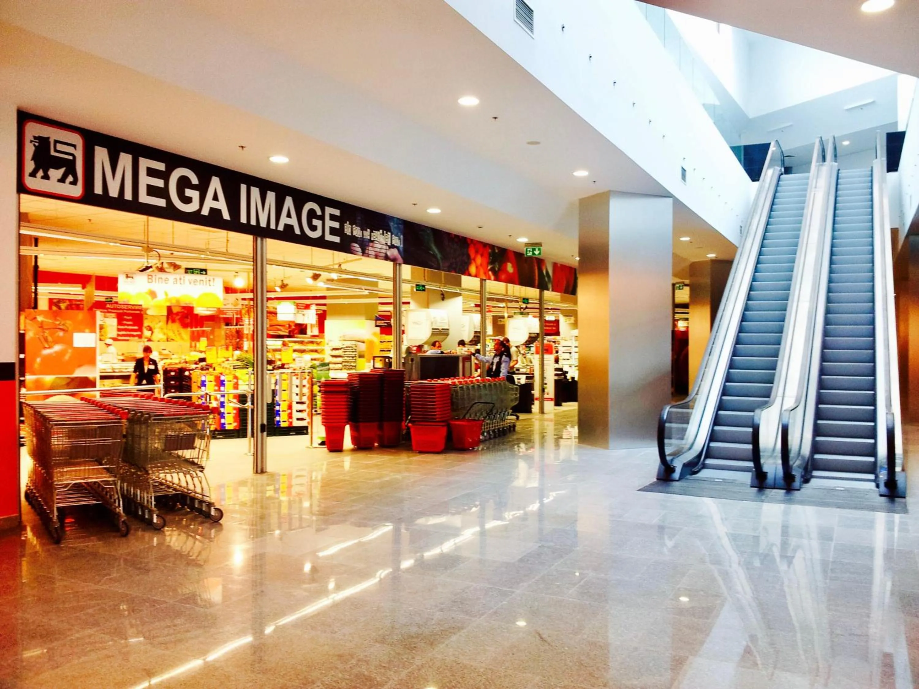 On-site shops in Monaco Grand Apartments By CityBookings